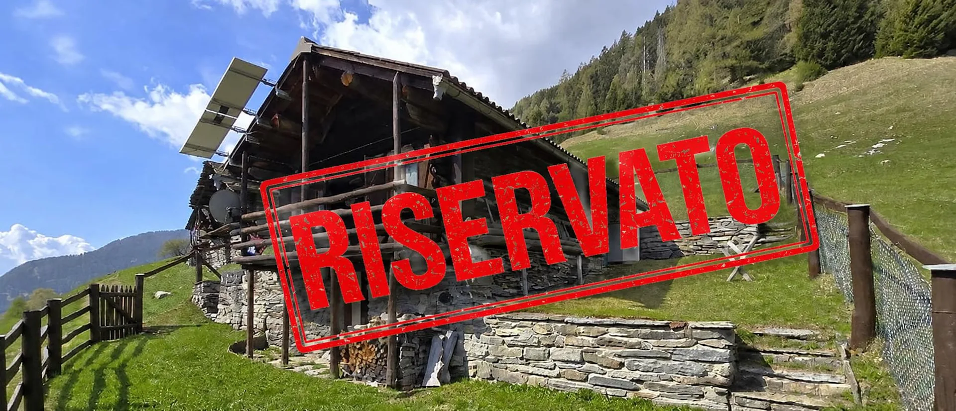 schöne Berghütte inmitten der Natur mit schöner Panoramablick