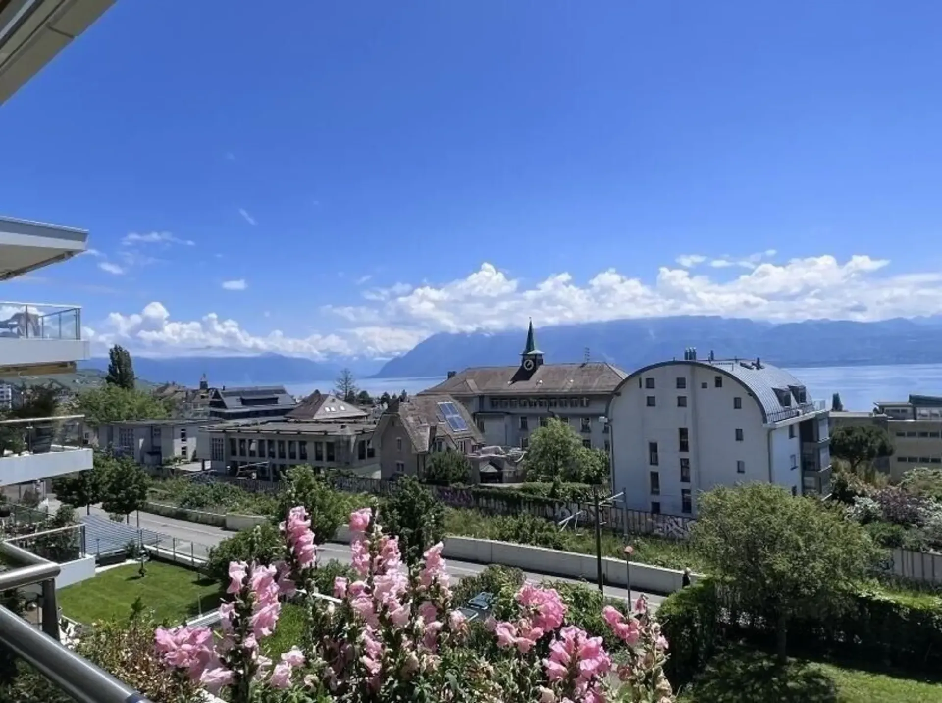 Magnifique 5.5 pièces avec vue sur le lac et les montagnes!