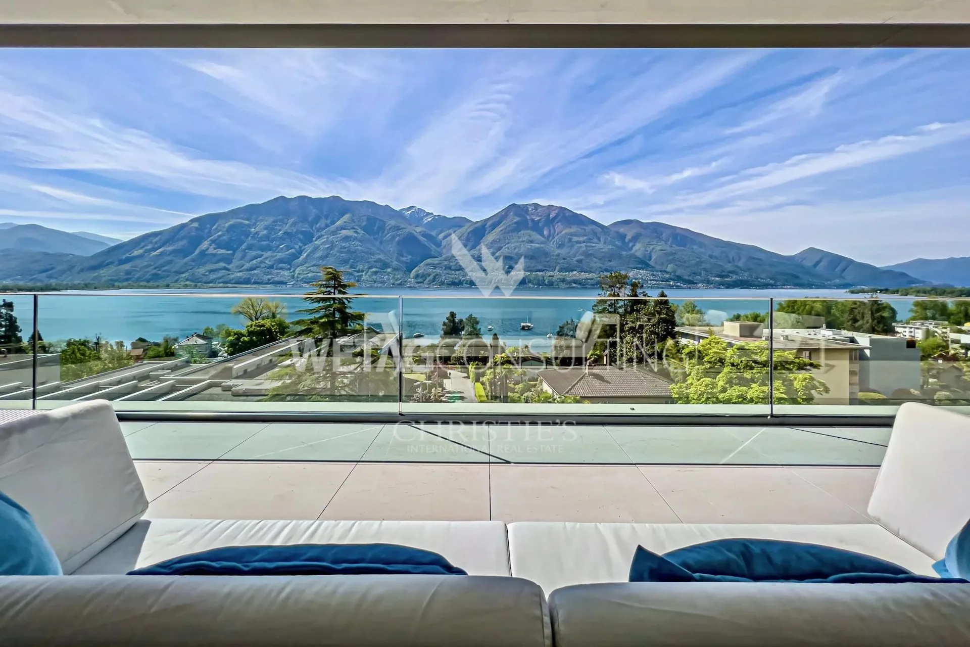 Minusio: Elegantes Luxus-Designer-Duplex-Penthouse zum Verkauf am Lago Maggiore mit herrlichem Seeblick