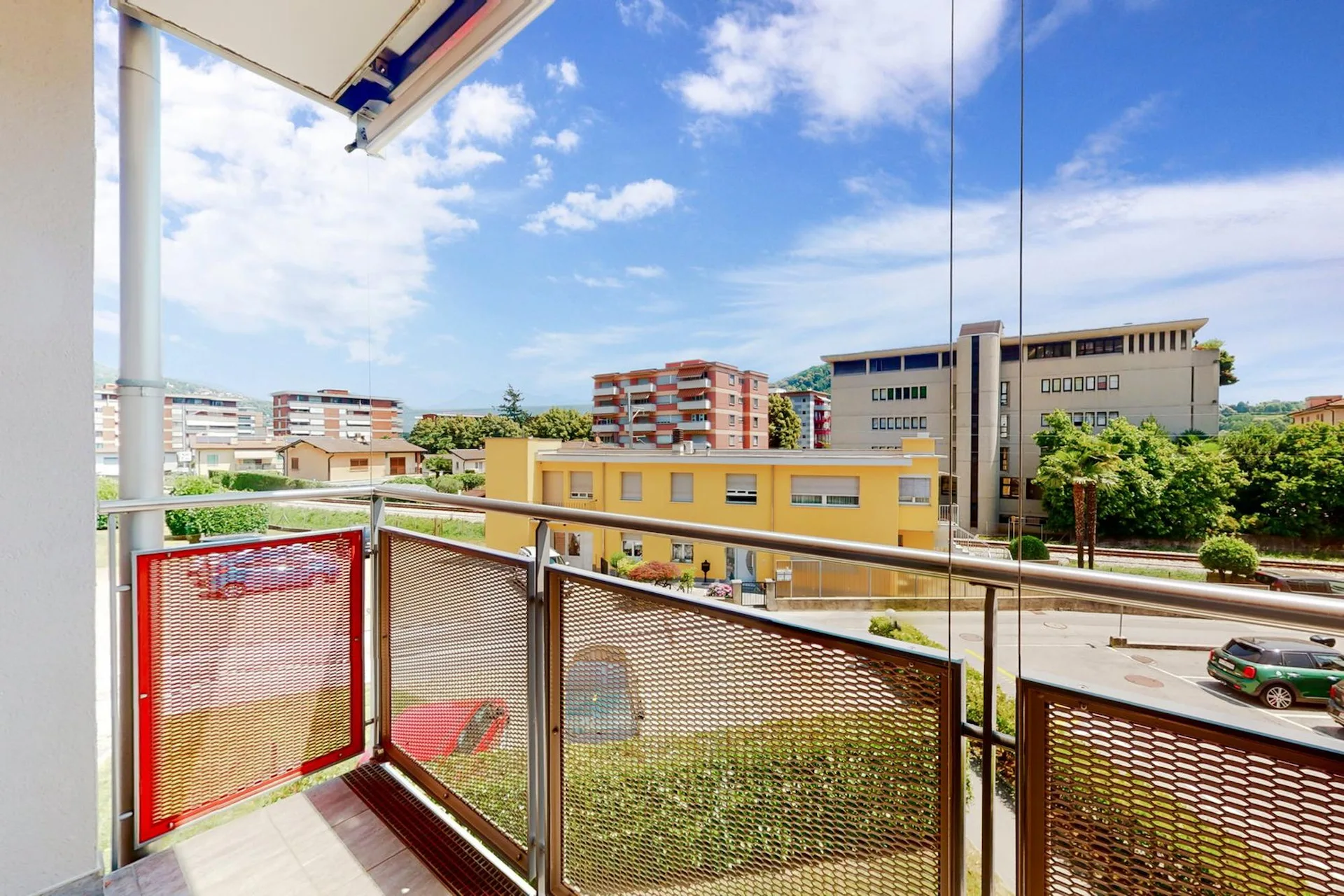 Soluzione abitativa luminosa con terrazza in posizione strategica ad Agno