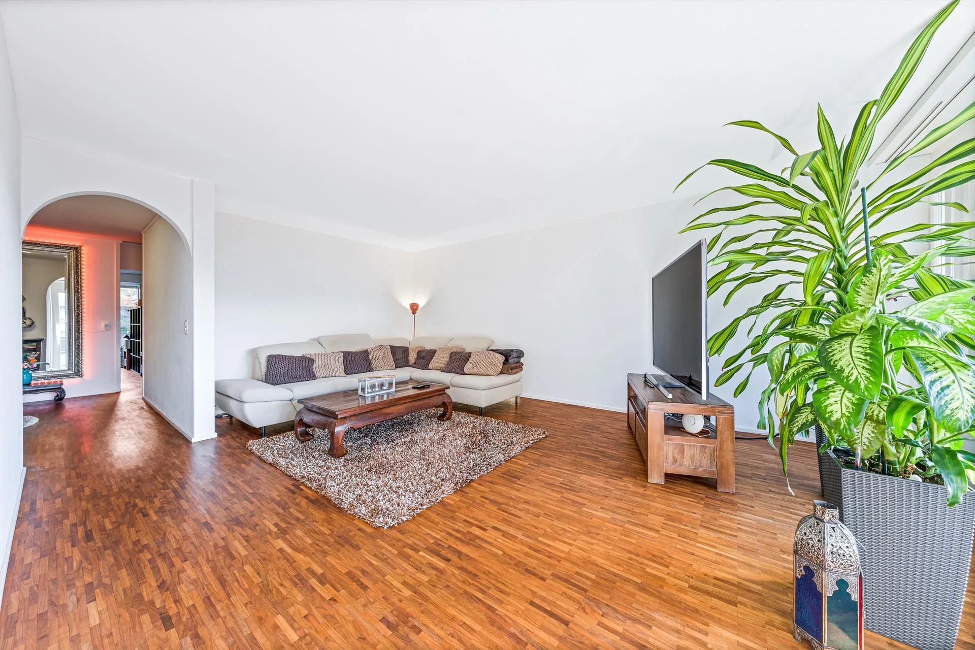 RESERVIERT: AgentSelly - Grosszügige Wohnung mit modernem Ausbau