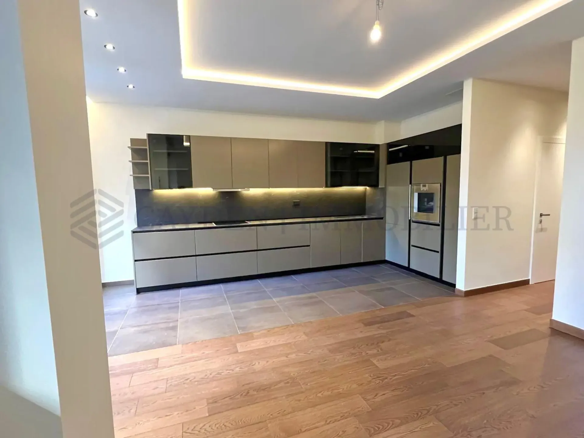 Prächtige 4-Zimmer-Wohnung möbliert renoviert mit Terrasse und Garten in der Innenstadt