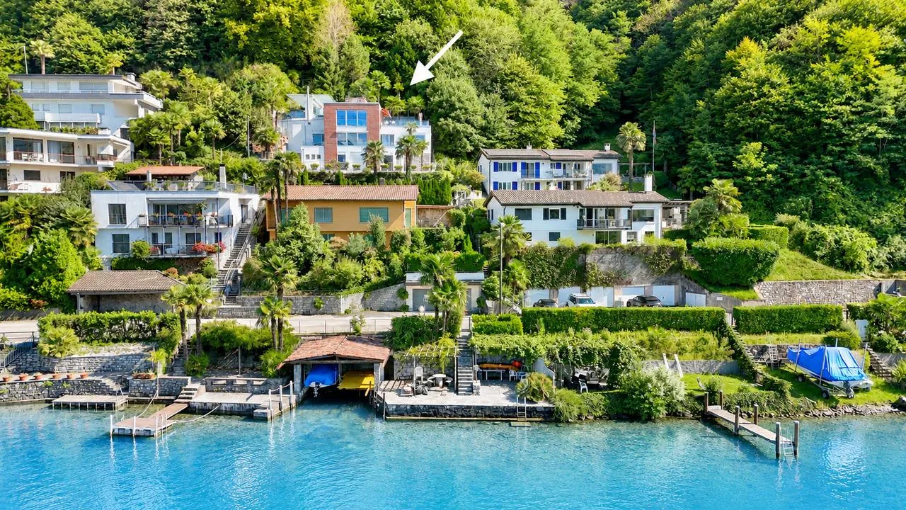 Luminosa Villa con Giardino, Piscina e Vista sul Lago di Lugano