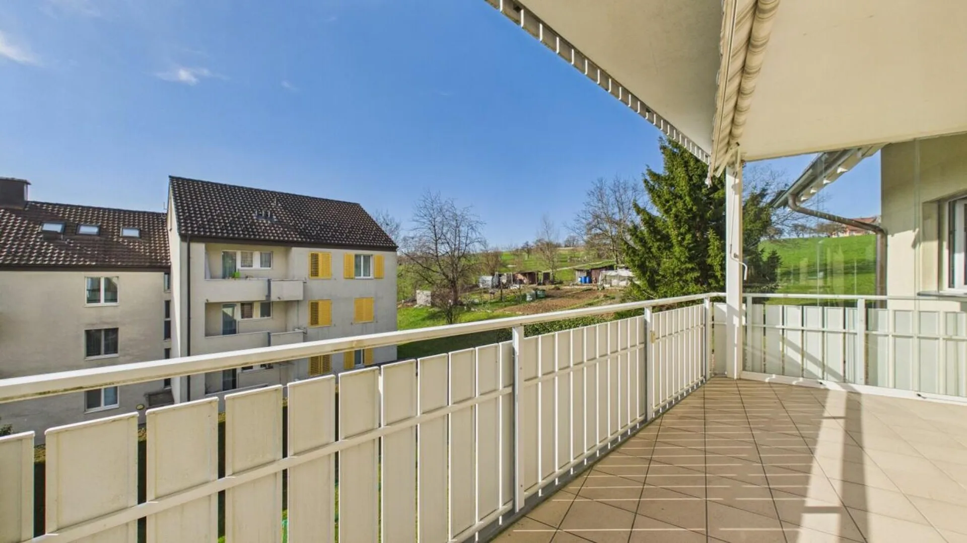 Helle 4.5-Zimmer-Wohnung mit beeindruckendem Berg- und Naturblick