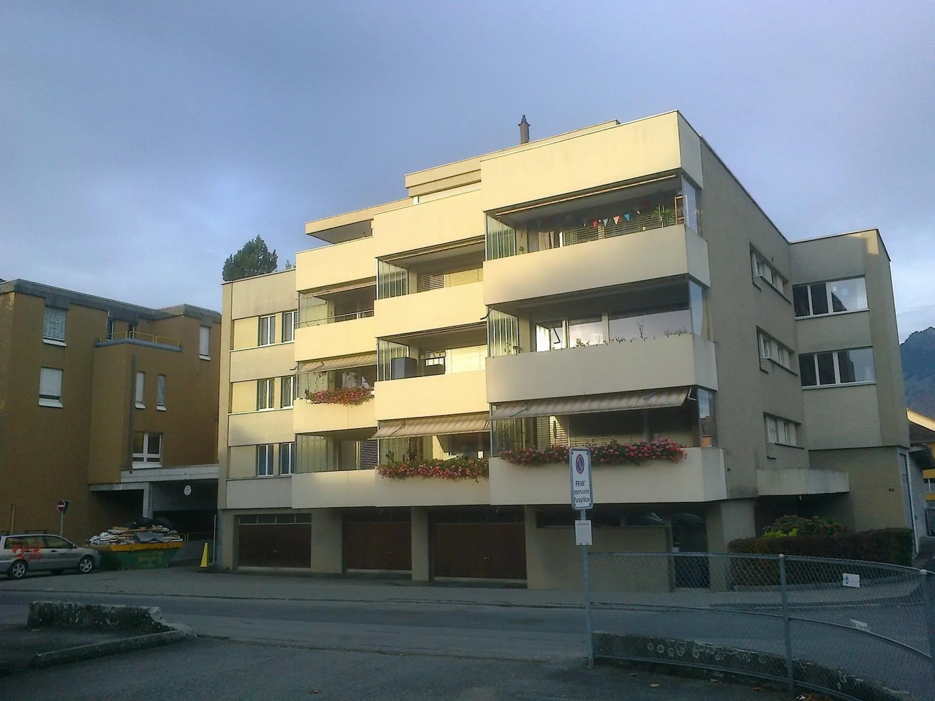 Helle neu renovierte 3-Zimmer-Wohnung mit Balkon in Spiez