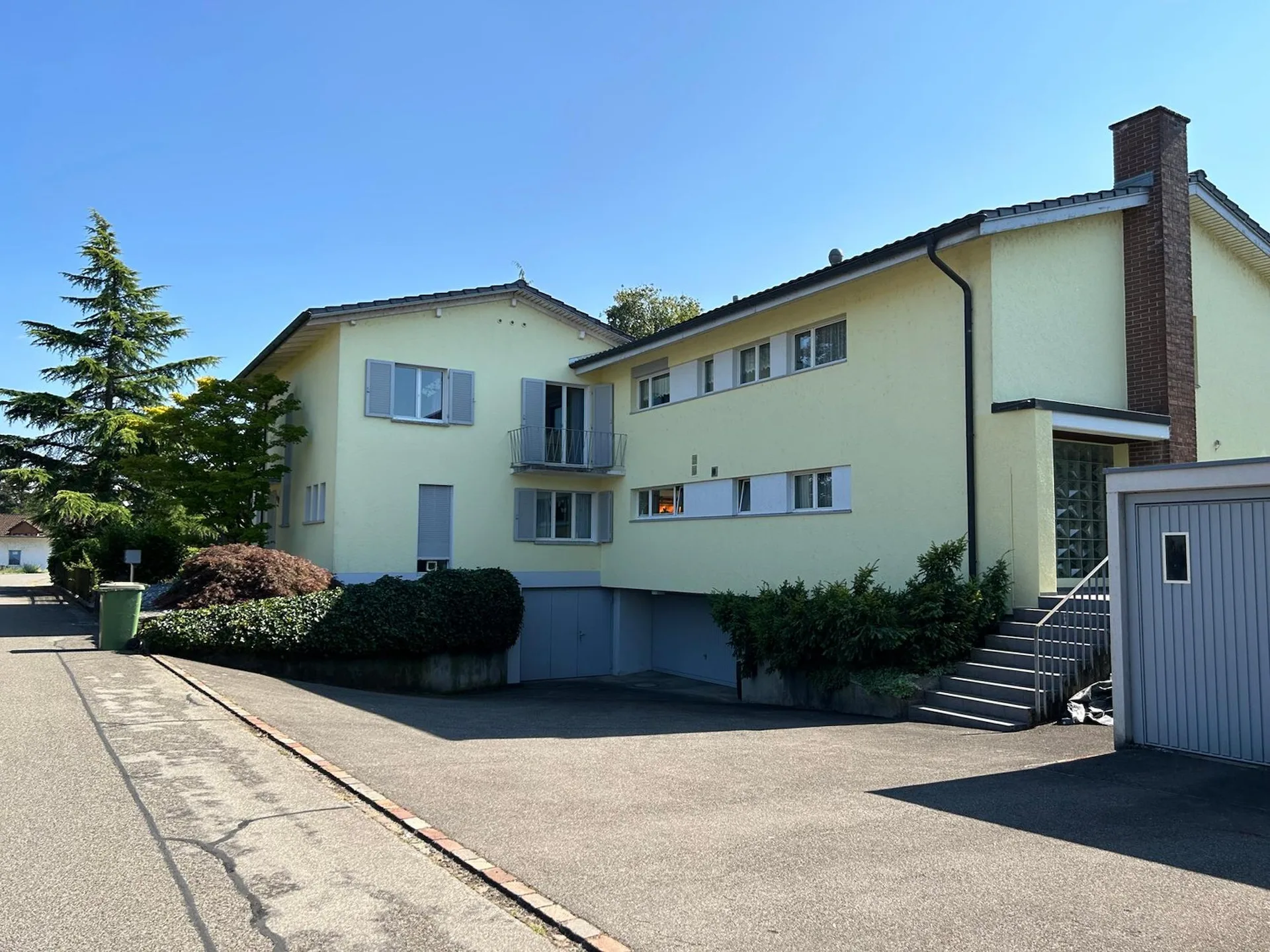 Einmaliges Einfamilienhaus plus grosse 2.5 Zimmer Wohnung