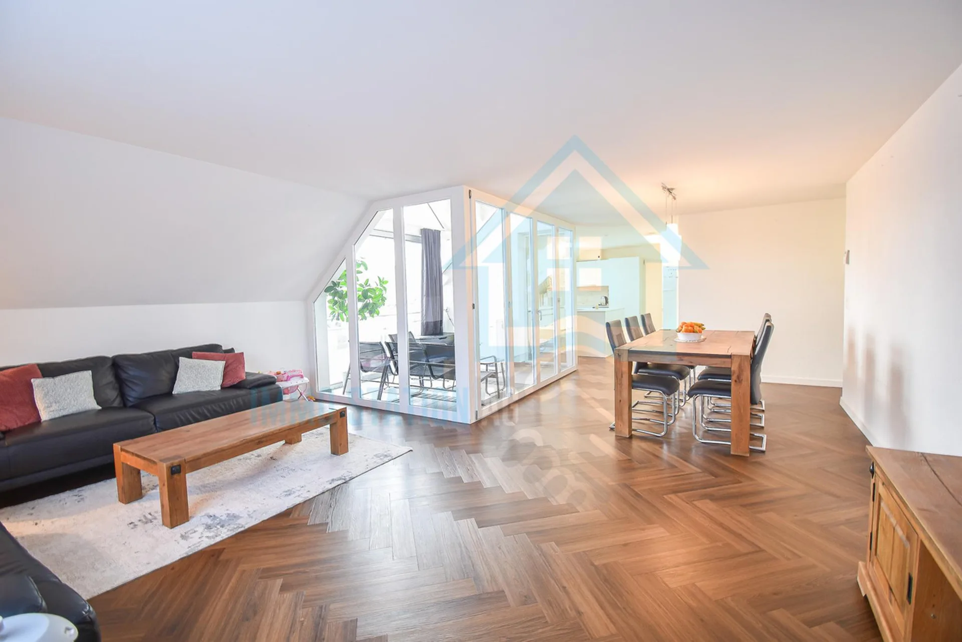 Interessante Investitionsmöglichkeit 4.5-Zimmer-Dachwohnung mit Loggia und Alpenblick in Burg AG