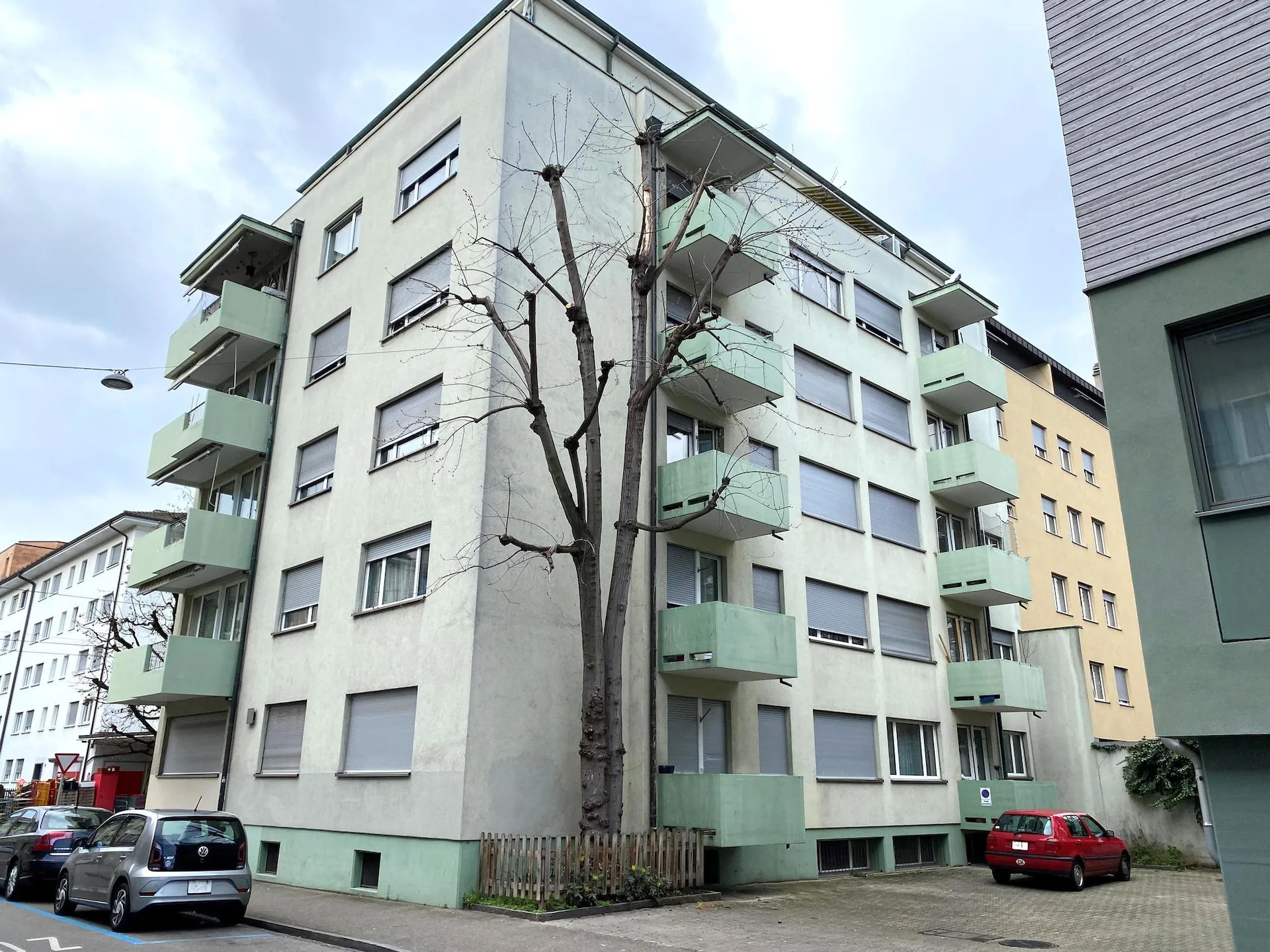 grosse 2-Zimmer-Wohnung mit zwei Balkonen