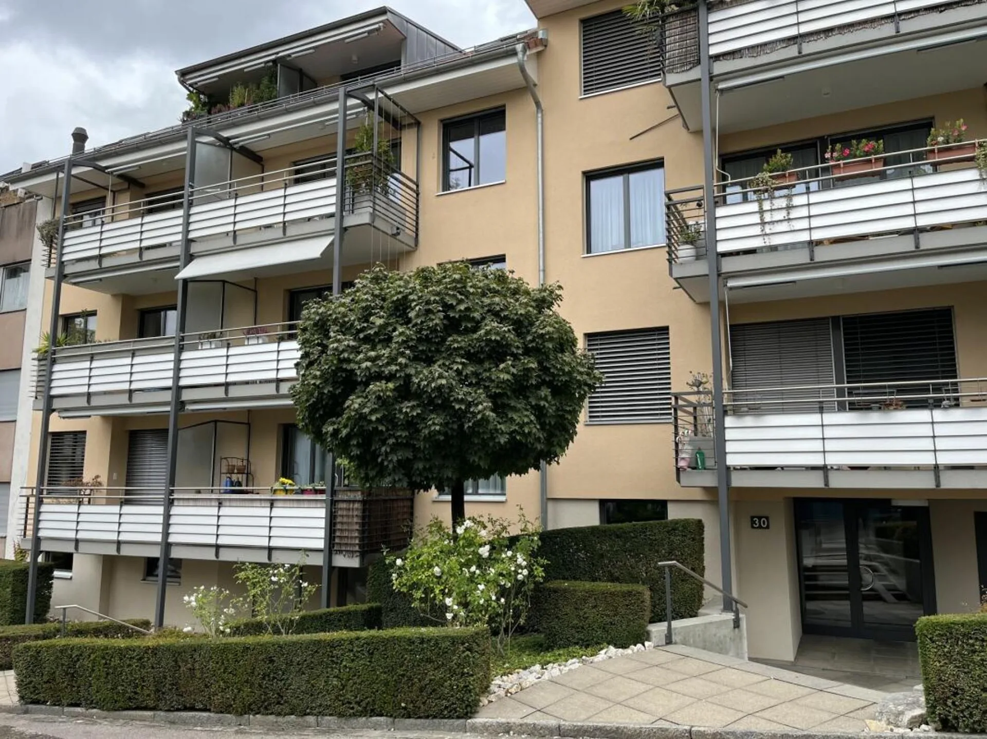 In Riehen, grosszügige 2.5-Zimmerwohnung mit Galerie zu vermieten