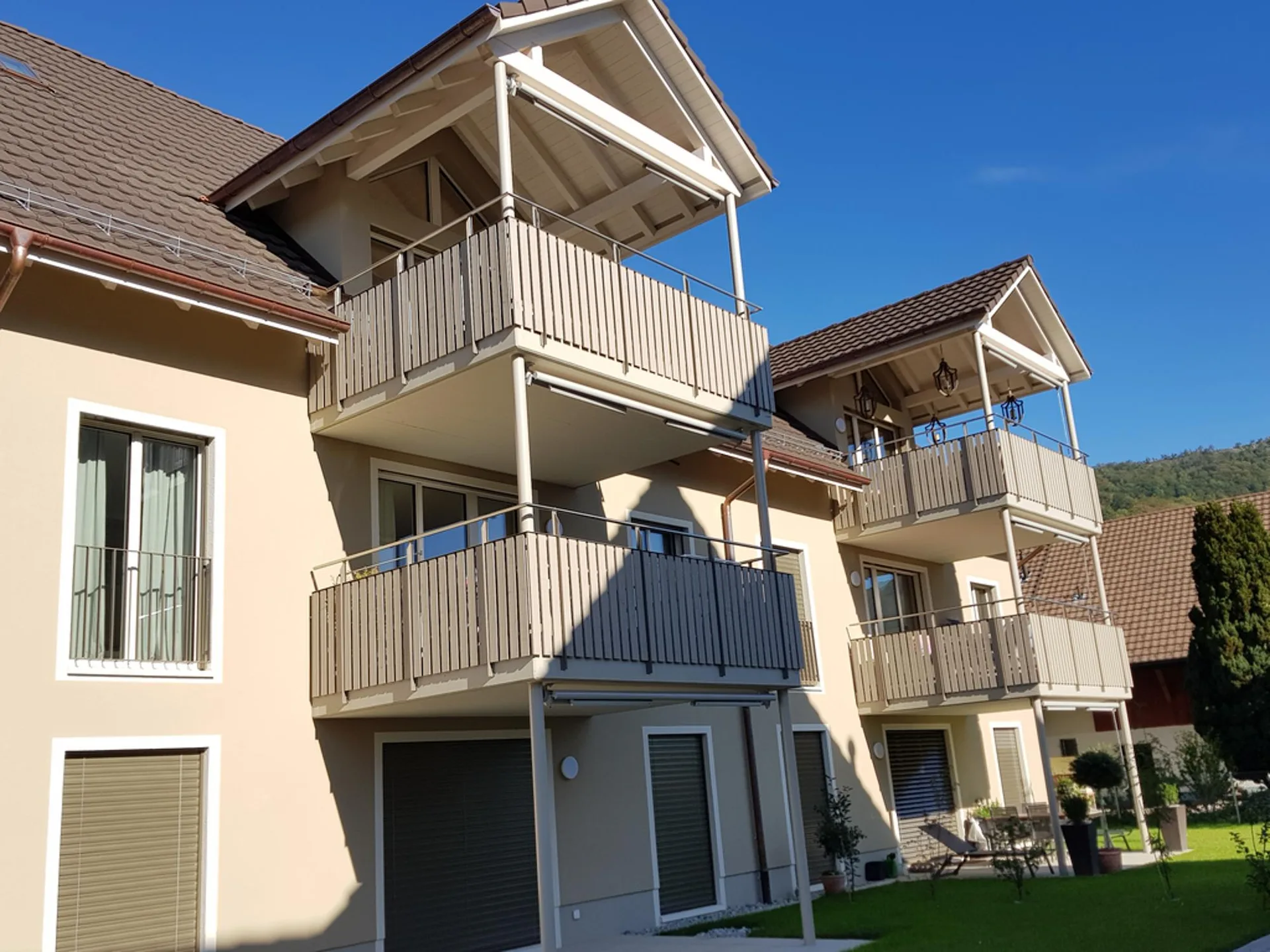 Moderne 2.5 Zimmer Maisonette-Wohnung im Dachgeschoss zu vermieten