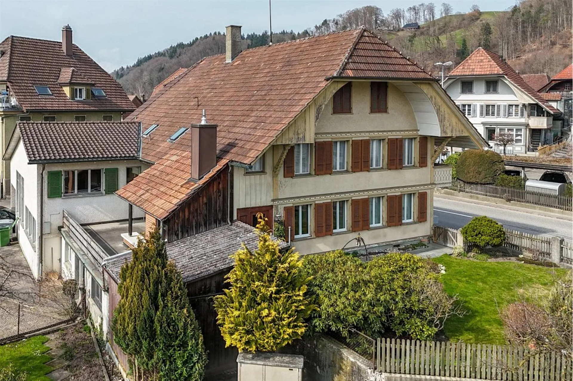 6½ Zimmer Wohn- und Geschäftshaus mit Entwicklungspotenzial an zentraler Lage