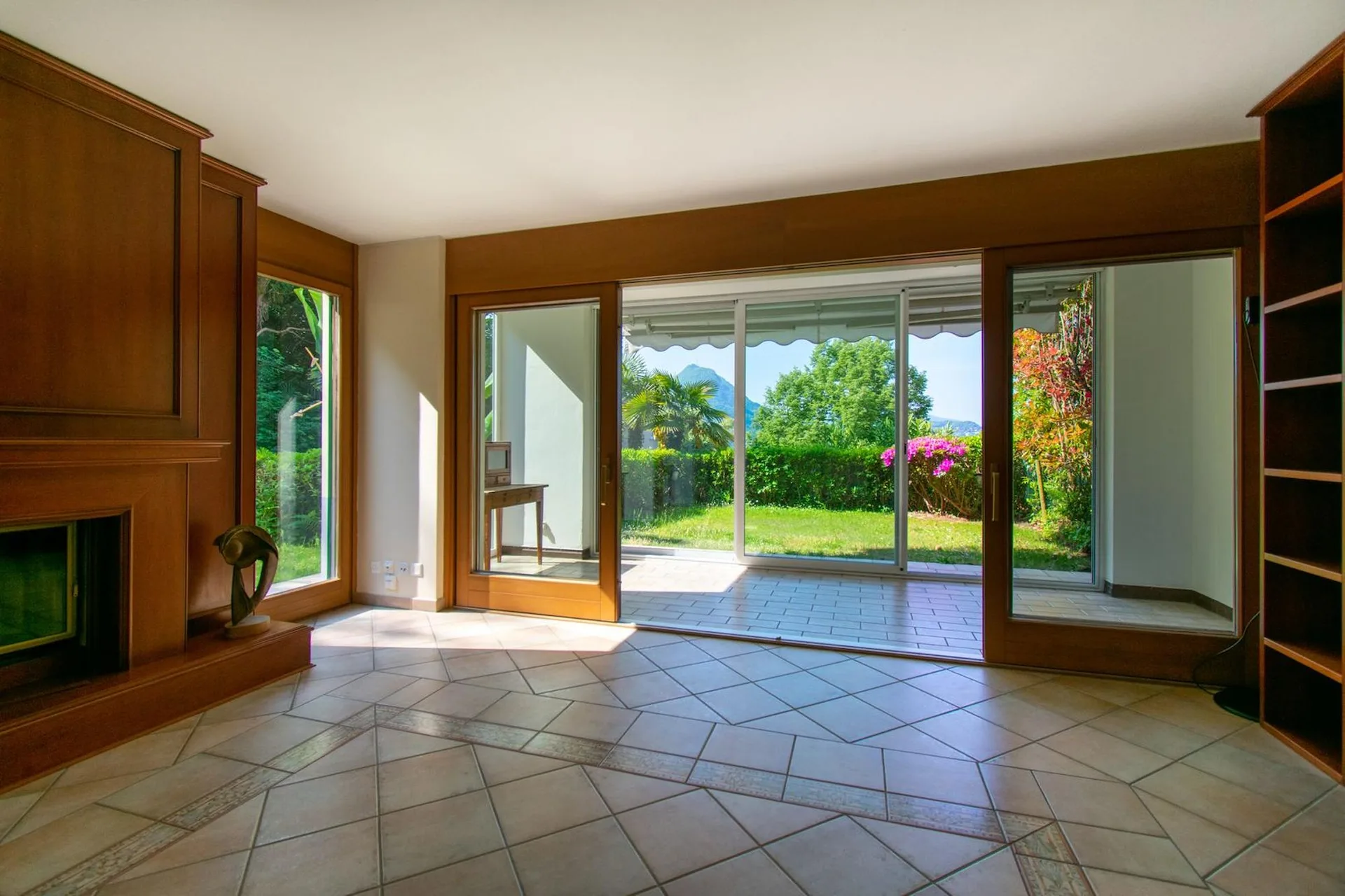 RAFFINATO APPARTAMENTO 4.5 CON GIARDINO IMMERSO NEL VERDE