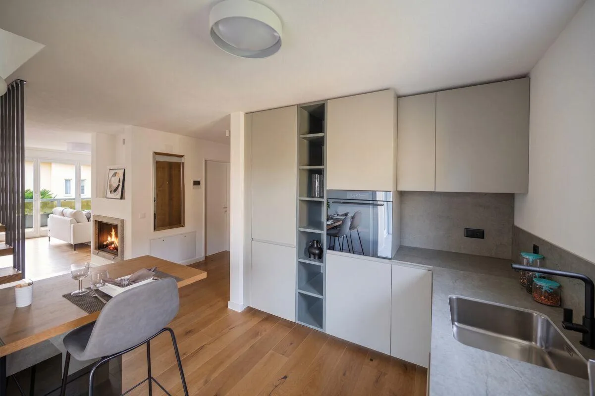 ASCONA - Elegante Maisonette mit Cheminée & sonnigen Terrassen | Du...