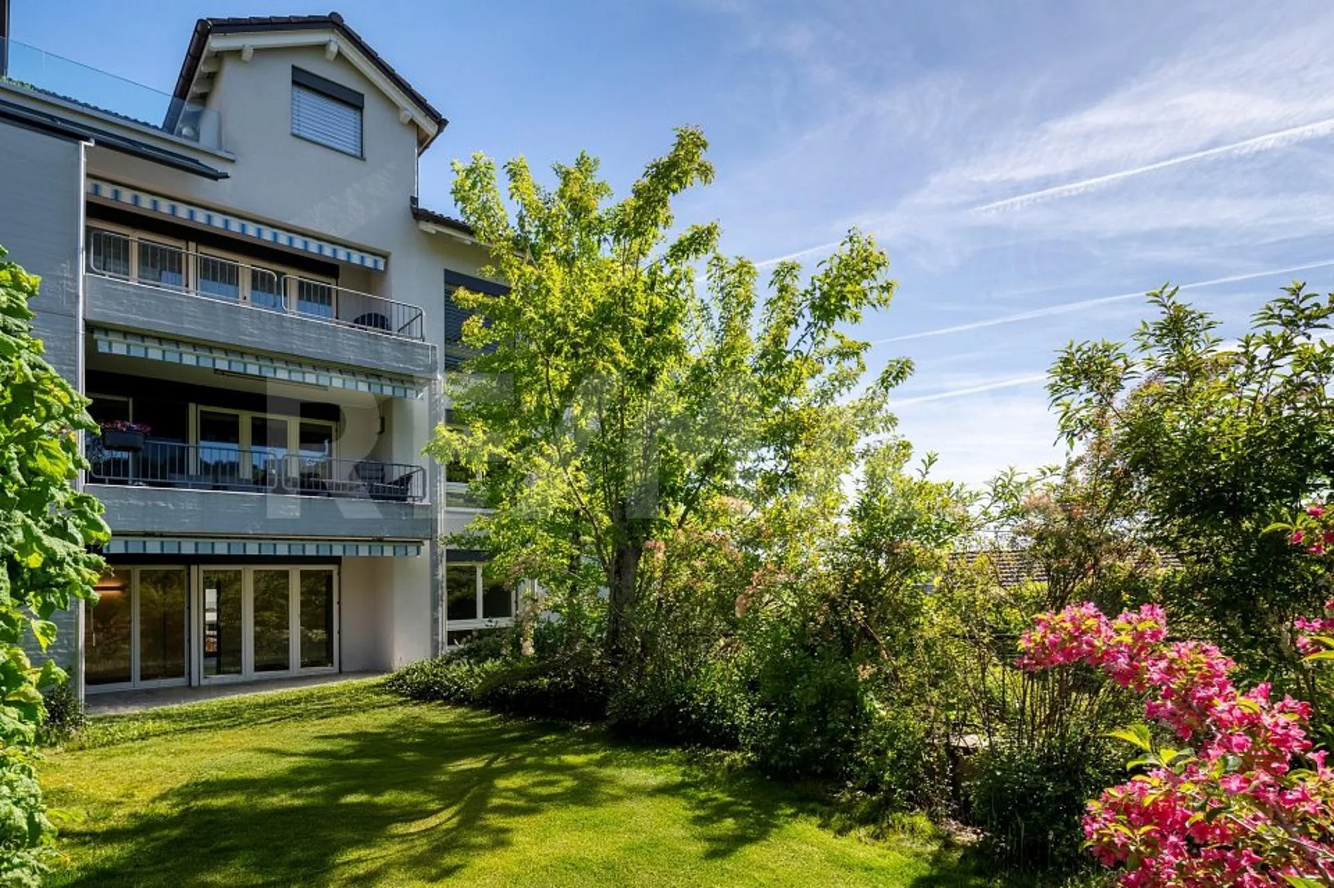 Modernes Wohnen eingebettet in die Natur / 4.5 Zimmerwohnung im Erdgeschoss / Im Baurecht