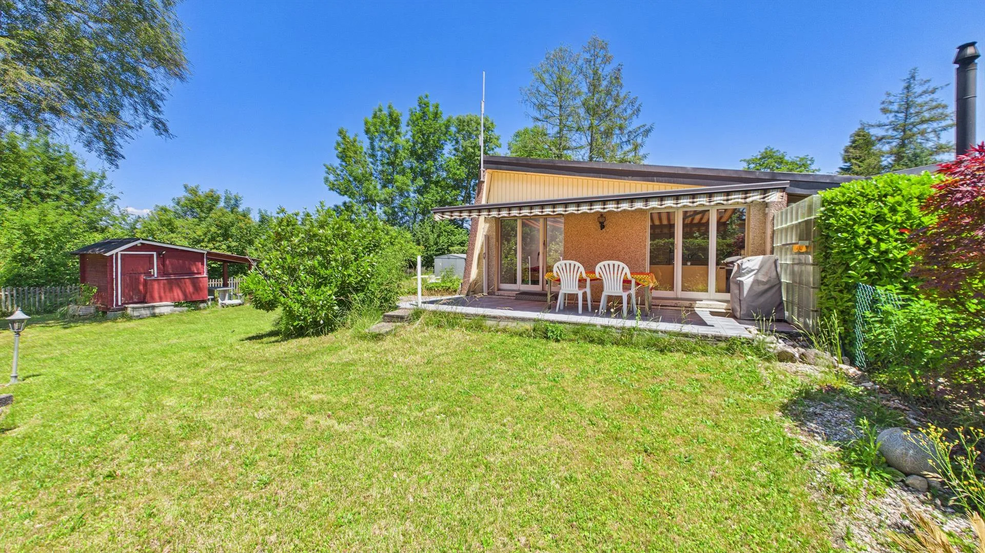 Ferienhaus mit grossem Garten, direkt am See/Bootshafen