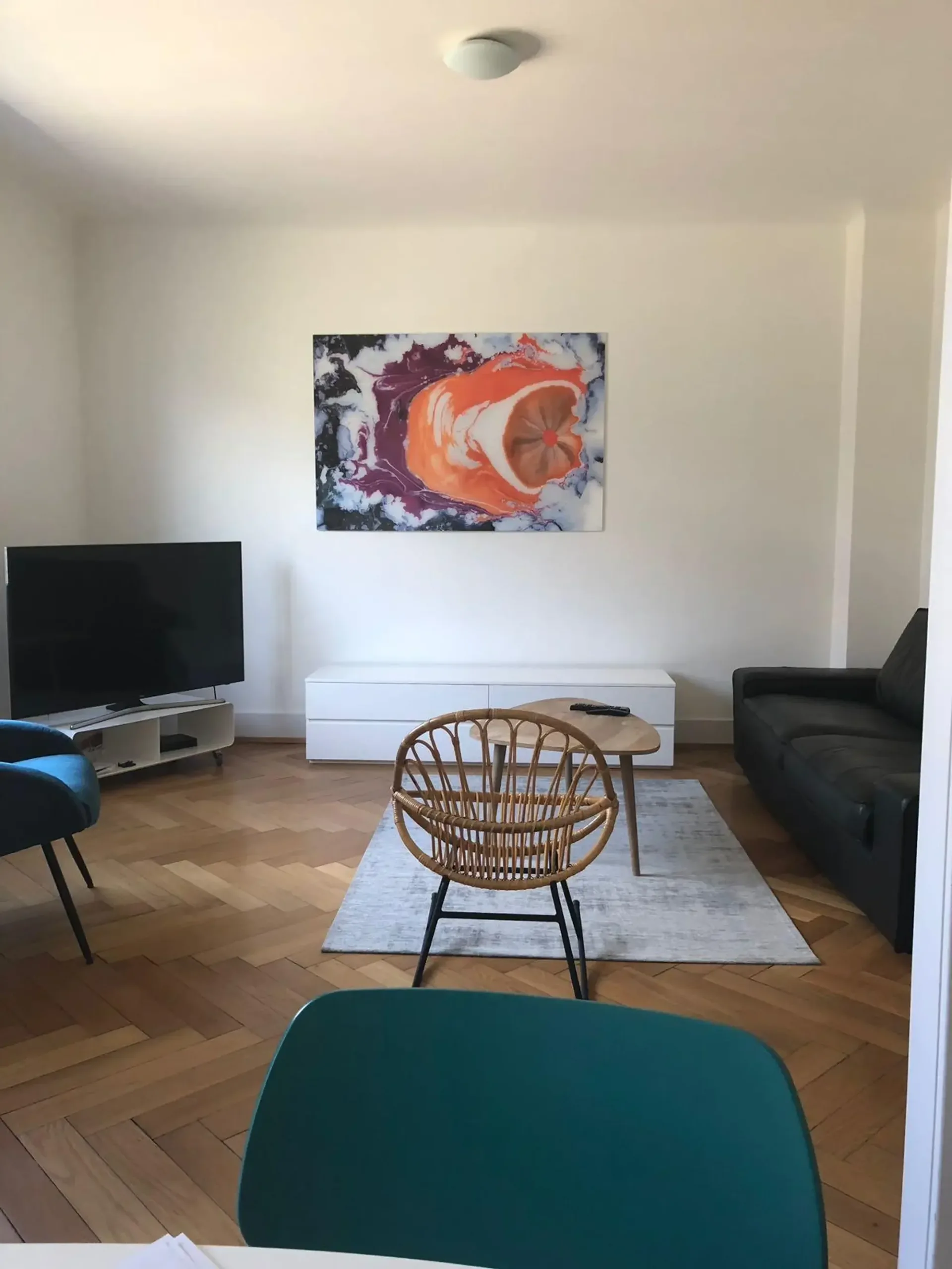 Stylish furnished 4-room apartment with balcony
