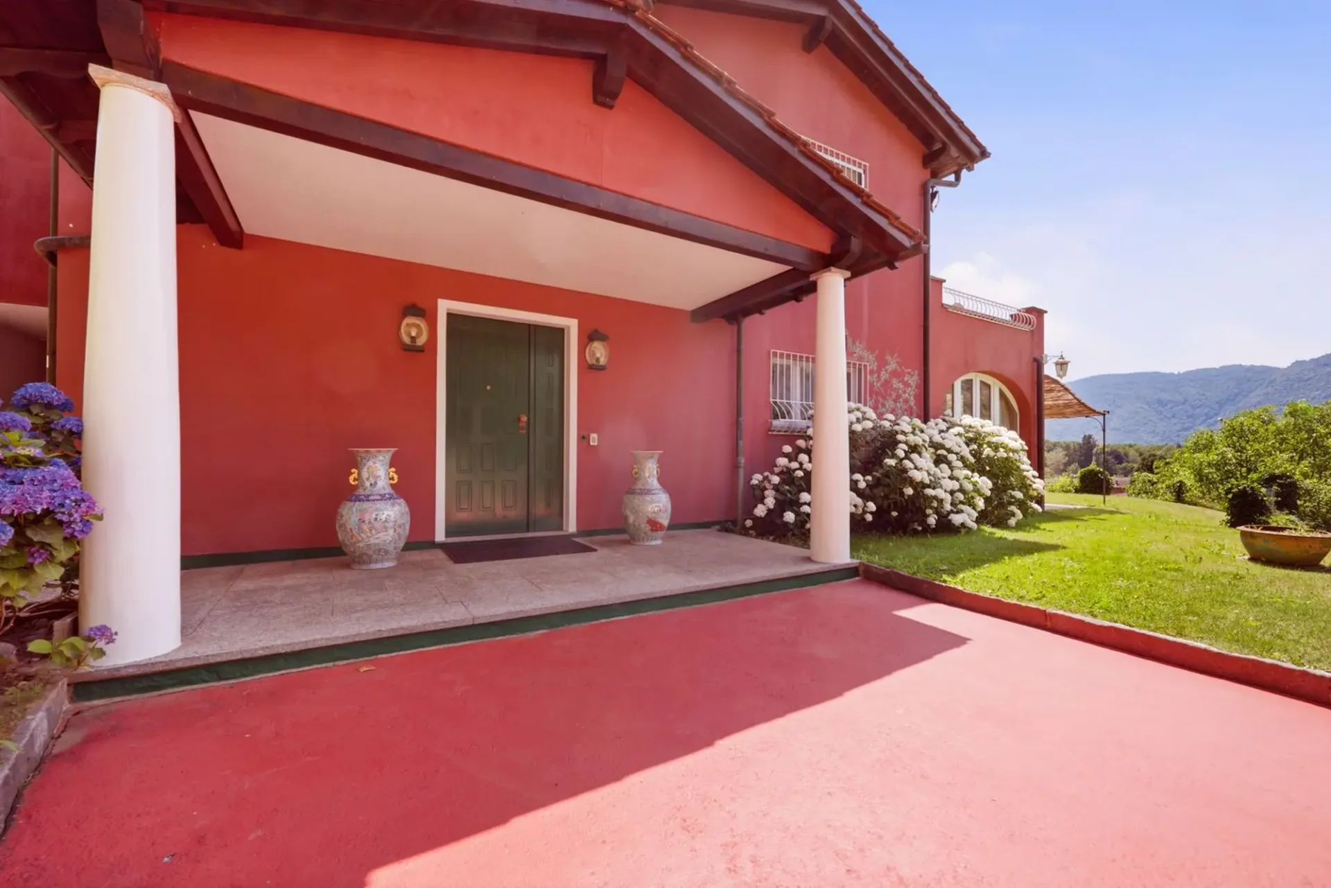 Luxury villa for rent – confidential negotiation