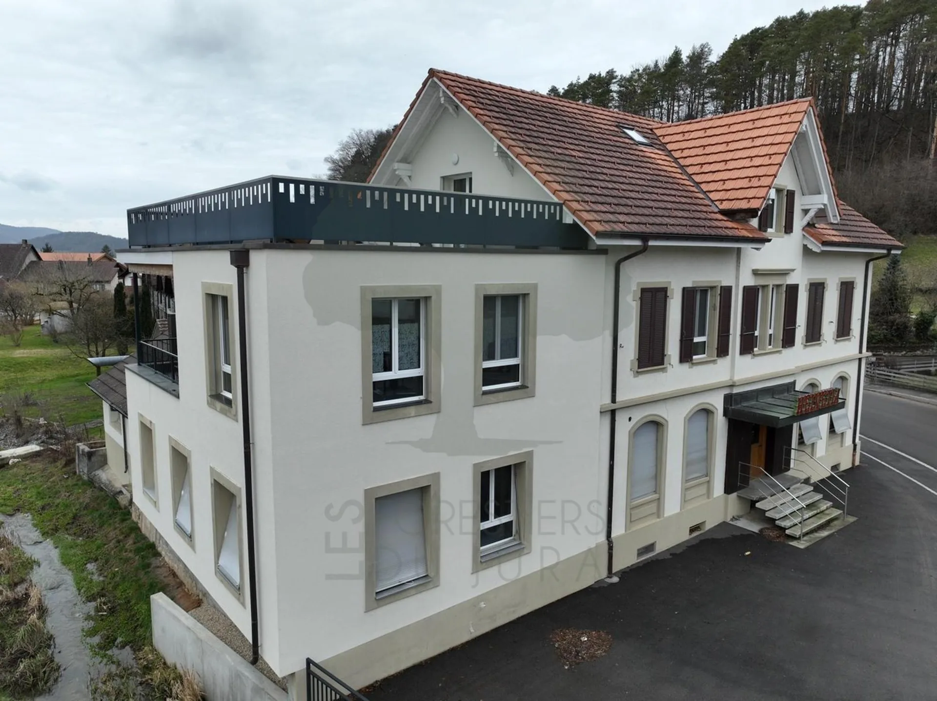 Magnificent rental building of 5 apartments in Vicques