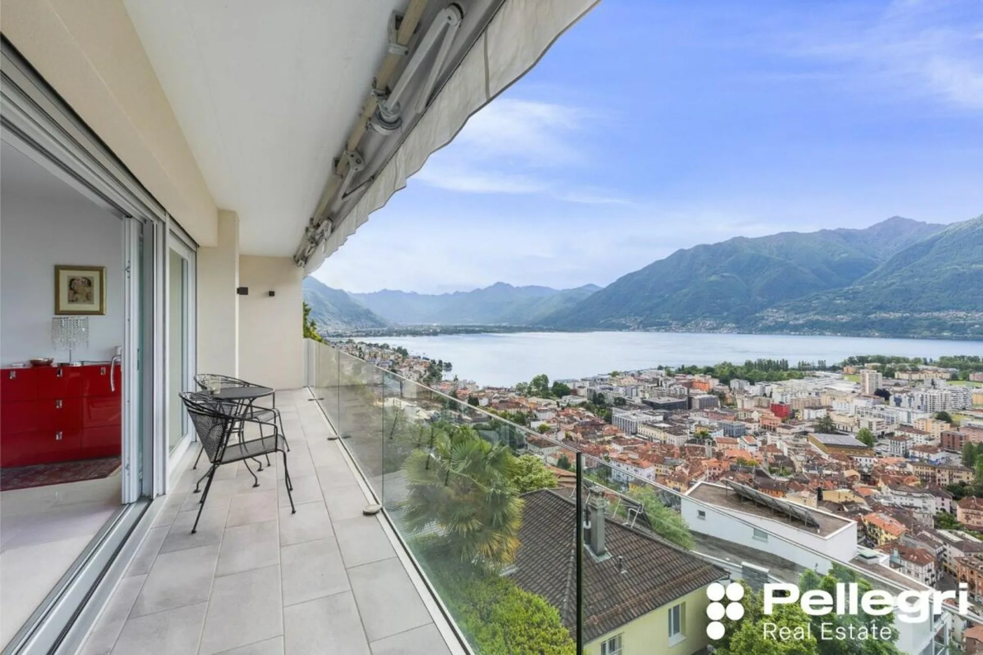 Moderne 5.5 Zi.-Villa mit Pool und Seesicht