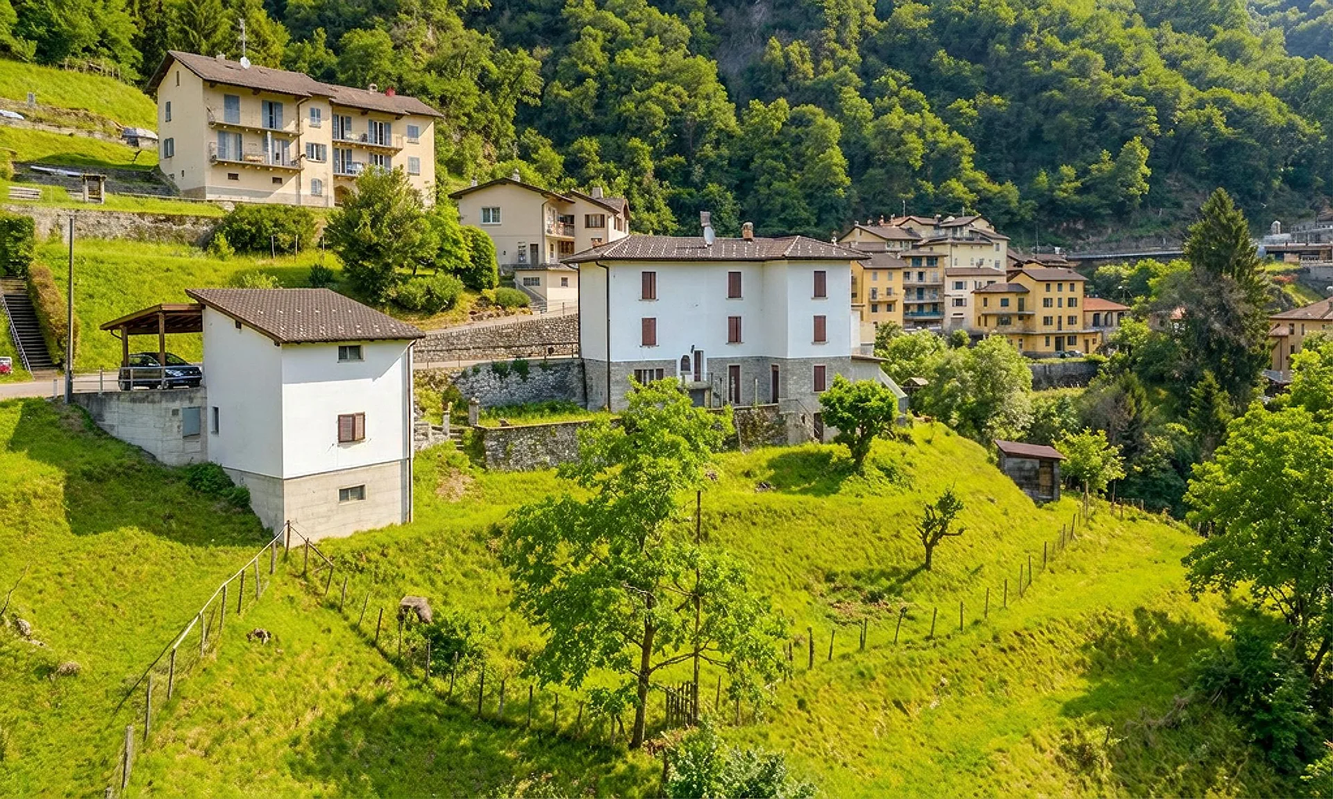 AFFARE - CASA SU GRANDE FONDO IN ZONA PANORAMICA AD AROGNO