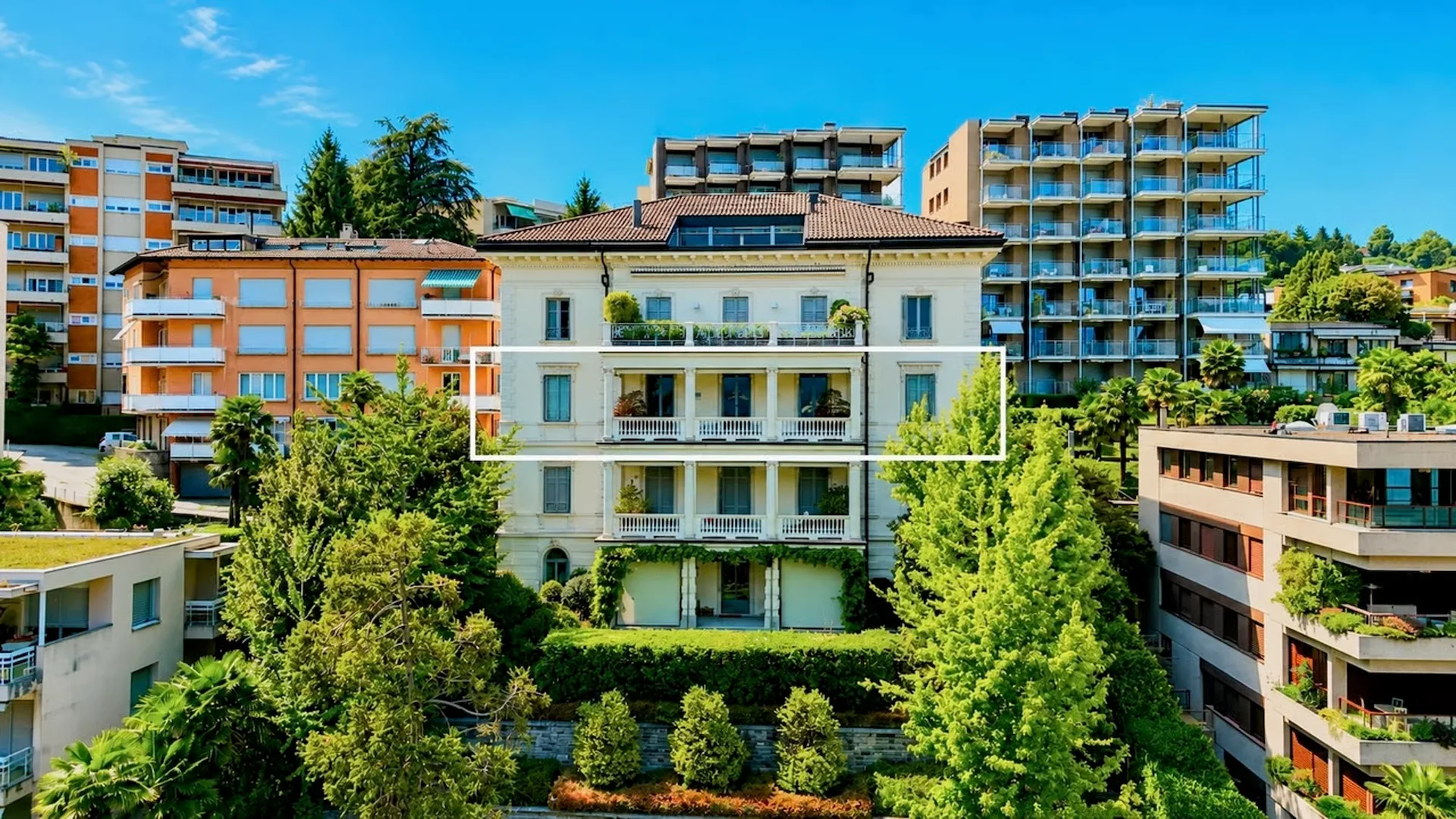 Affittasi Appartamento di Lusso con Vista Lago di Lugano in Palazzo d'Epoca