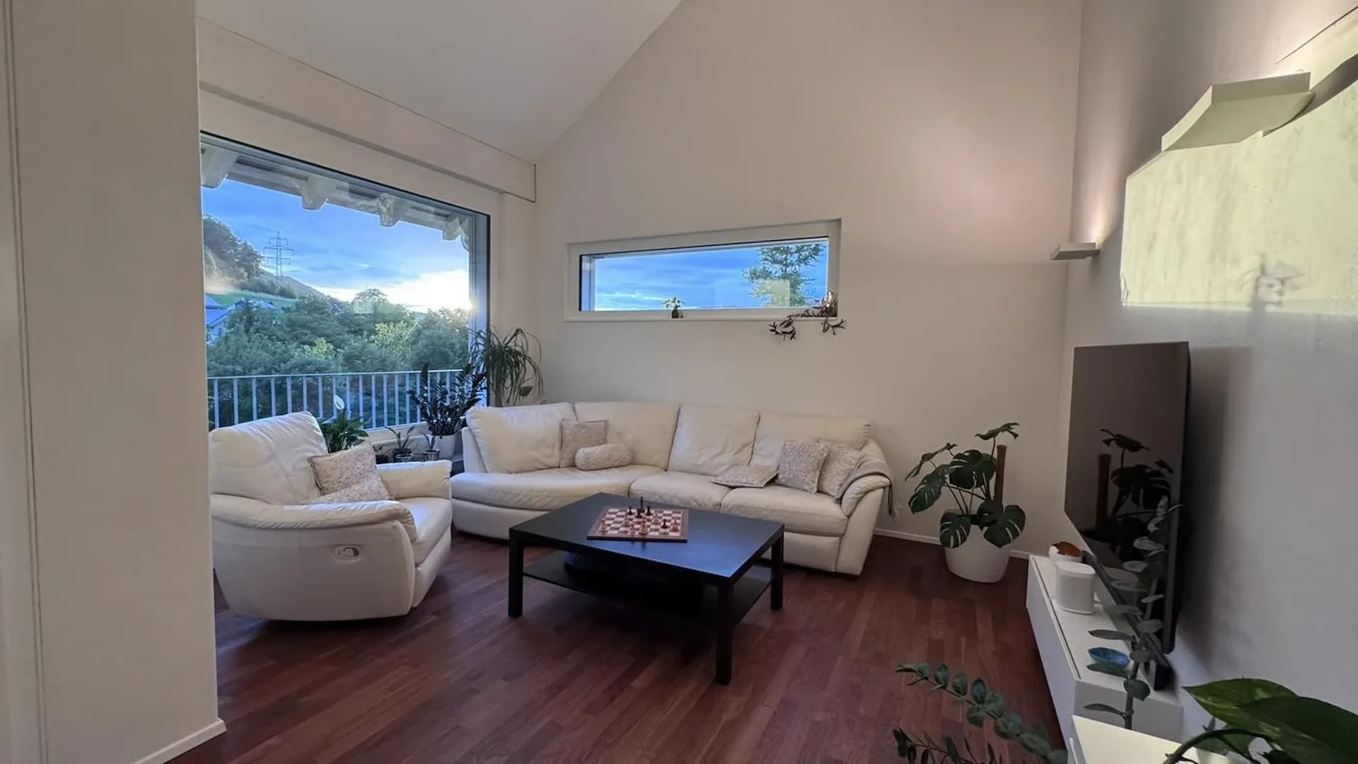 Exklusives möbliertes 8.5-Zimmer Einfamilienhaus mit Garten und Doppelgarage