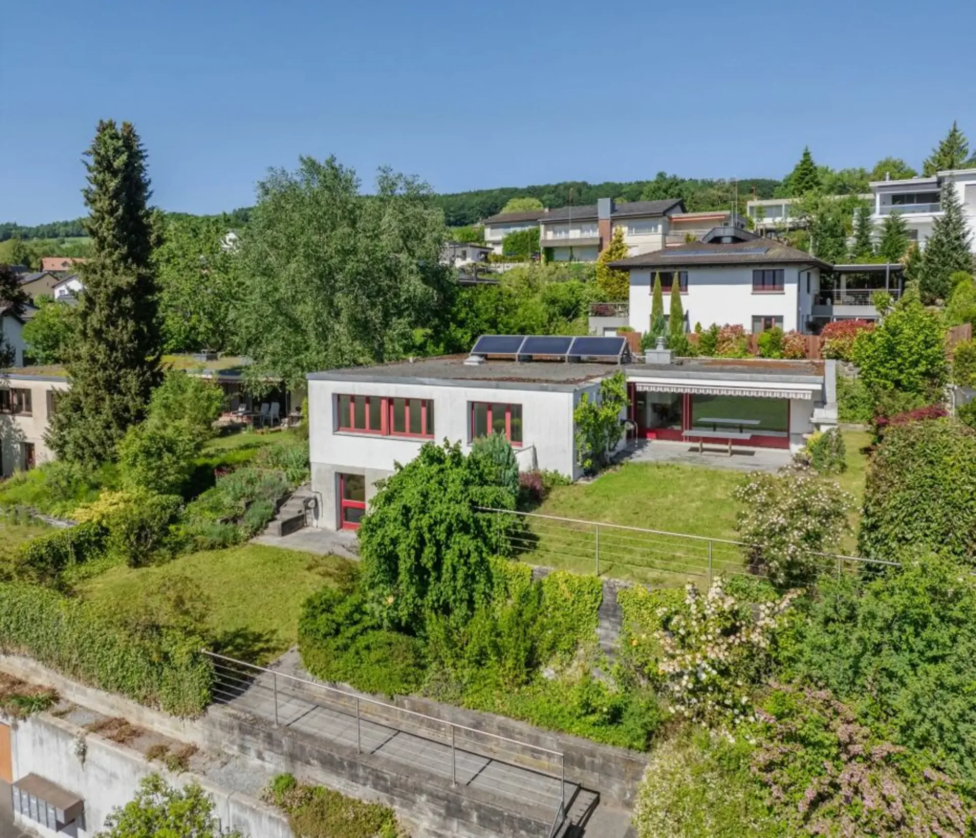 Generous living with a far-reaching view