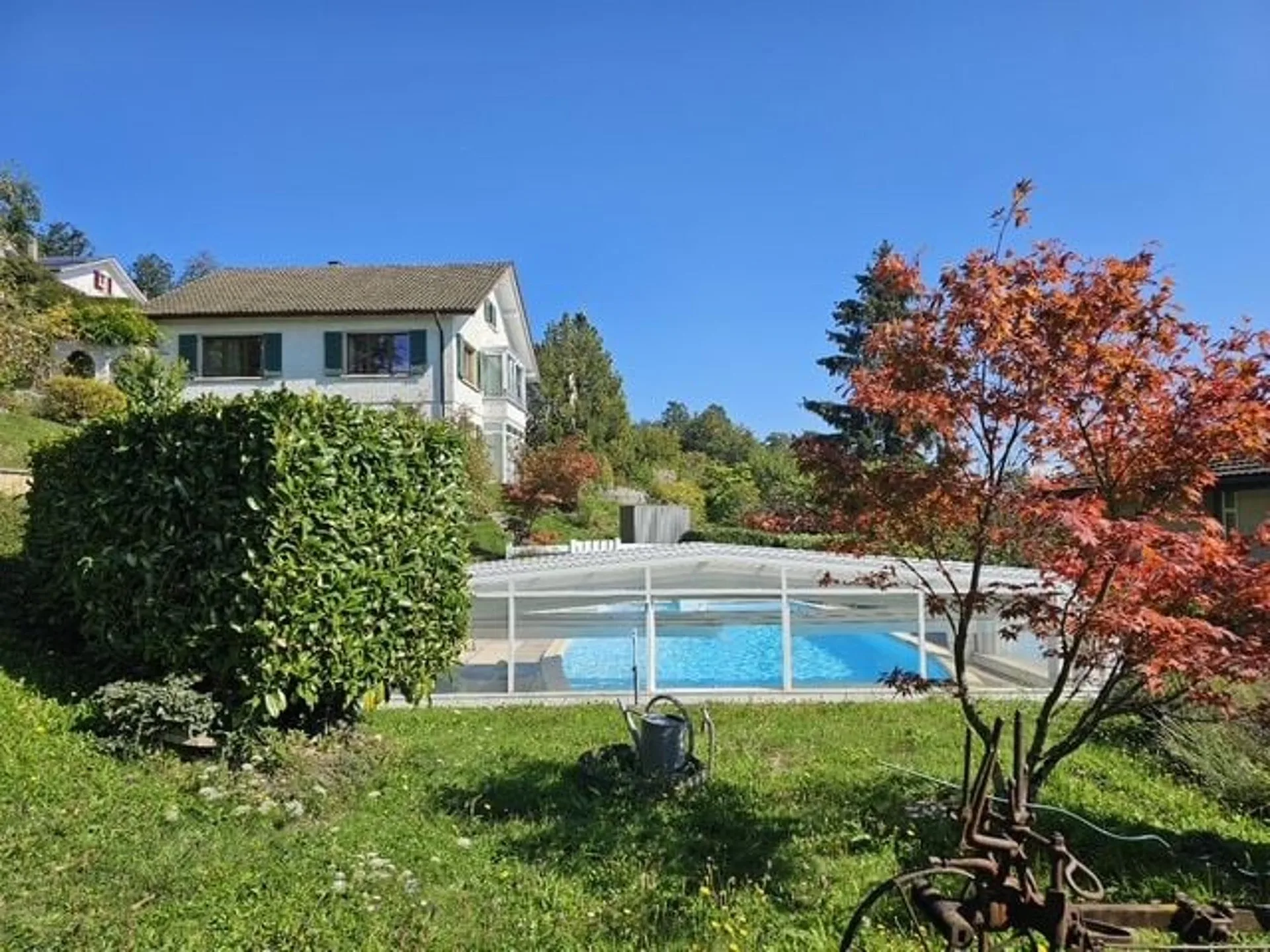 Vente, au plus offrant, d'une maison familiale avec grande piscine couverte !