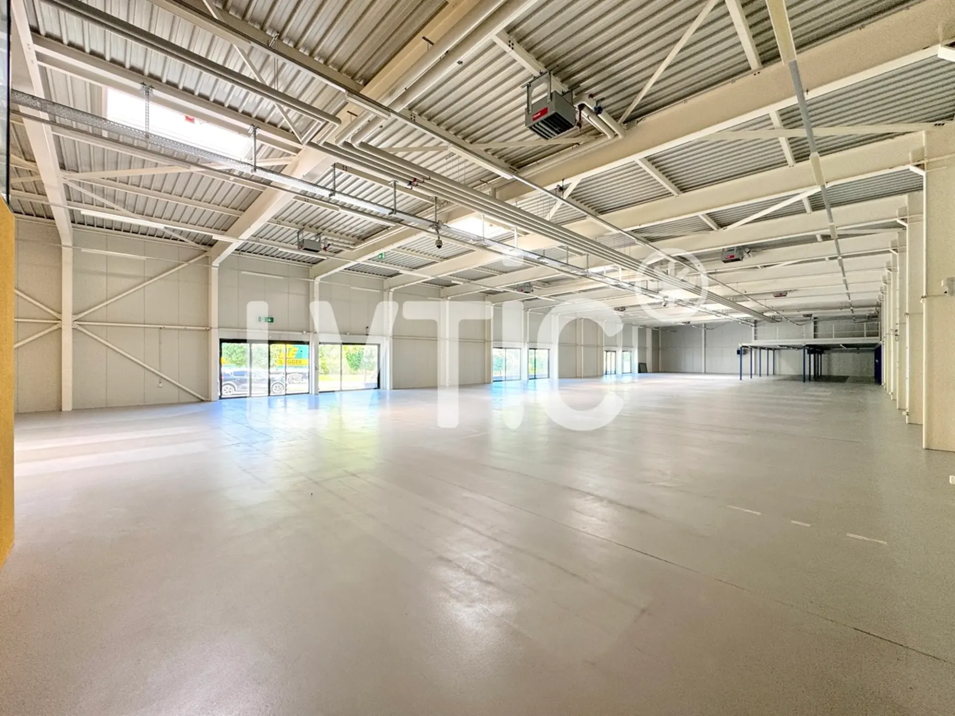 Lokale, Showrooms, Lager von 1000 m2 zur Miete in Yverdon