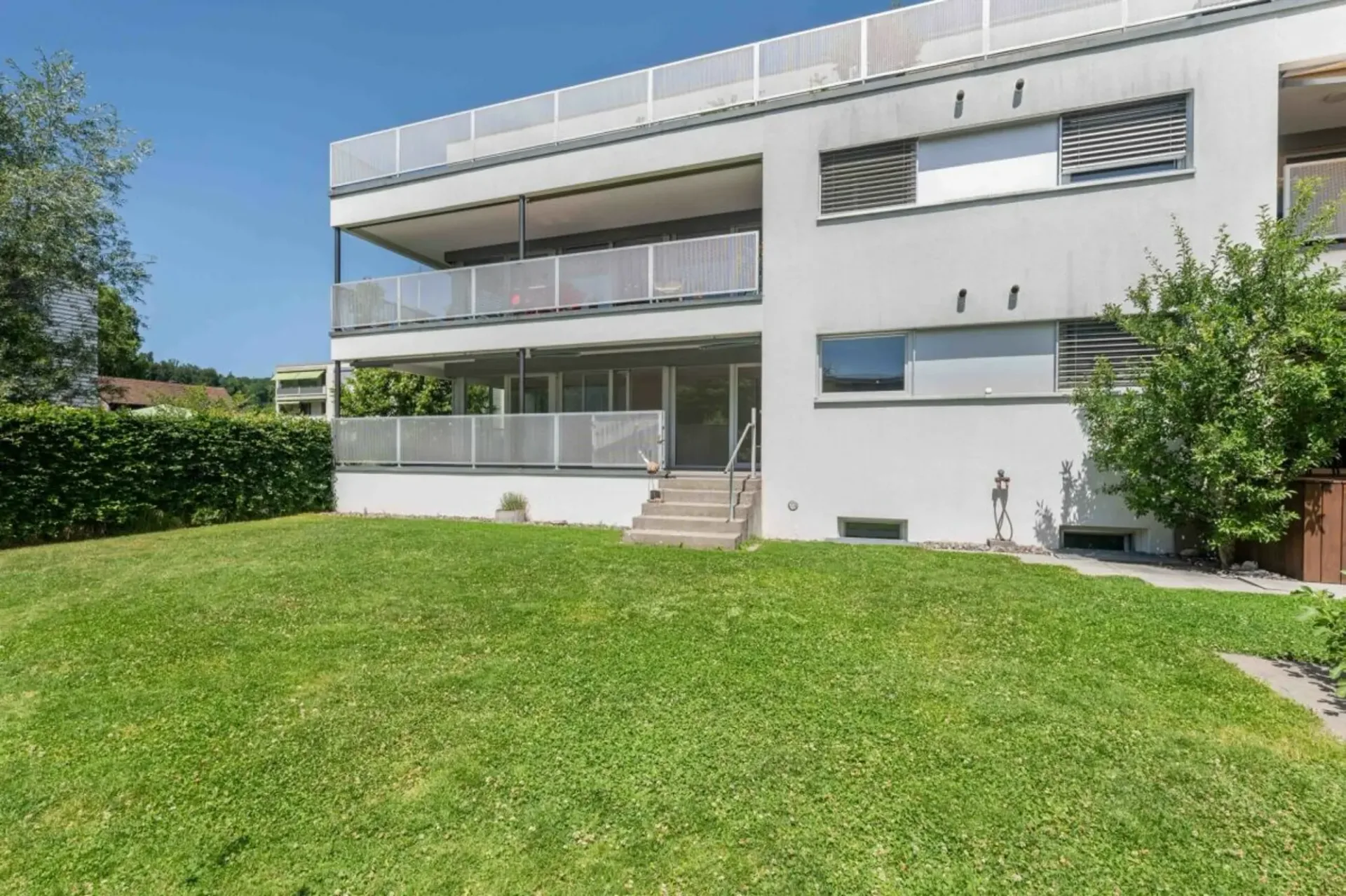 Grosszügige Erdgeschosswohnung mit grossem Garten im ruhigen und beliebten Wohnquartier "Scheibenschachen" direkt an der Aare