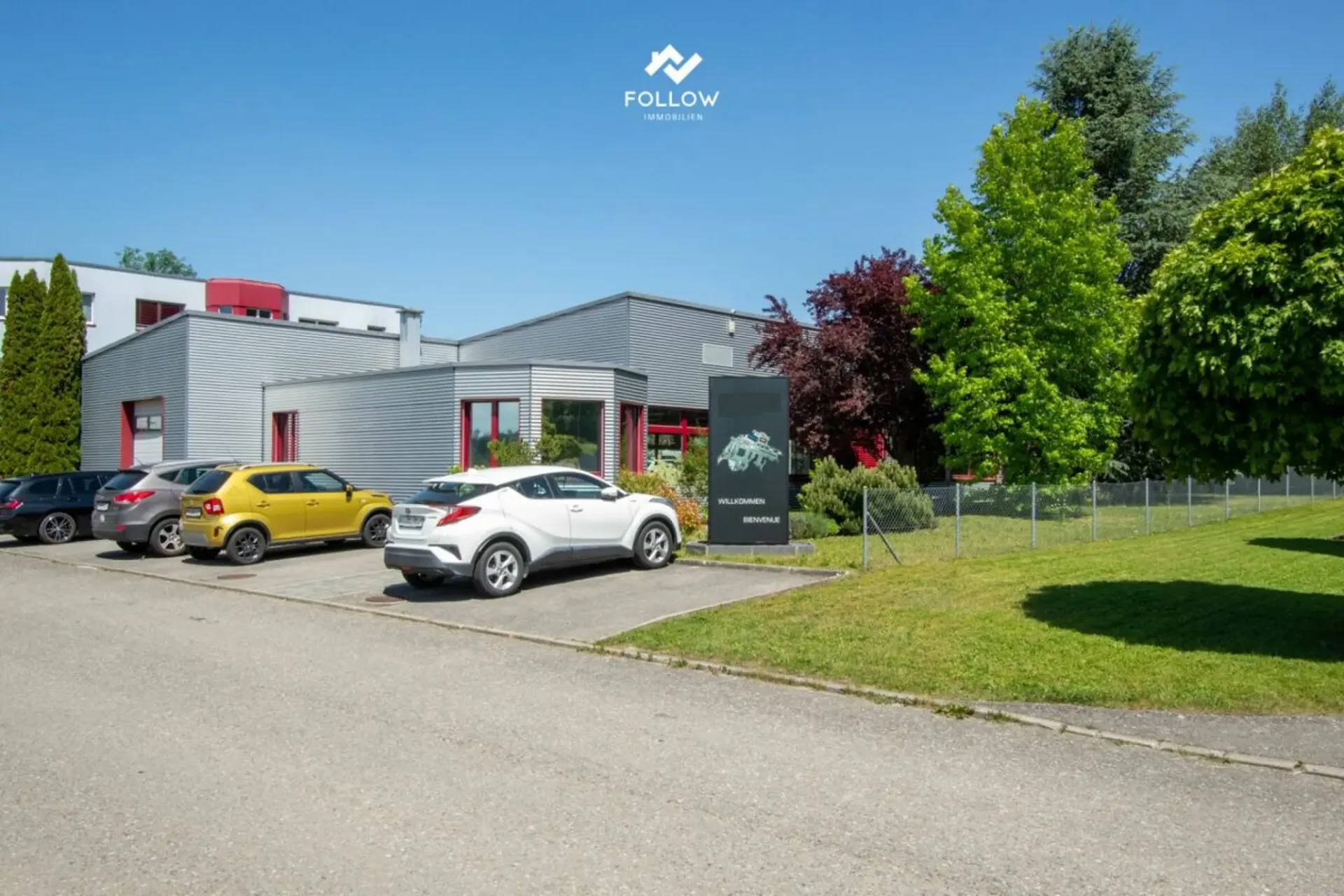 Moderne Gewerbehalle mit Büro und vielseitigem Nutzungspotenzial in Marly