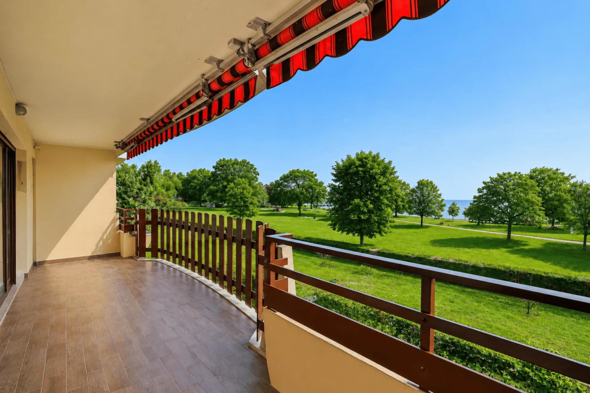 Magnifique appartement en première ligne du lac