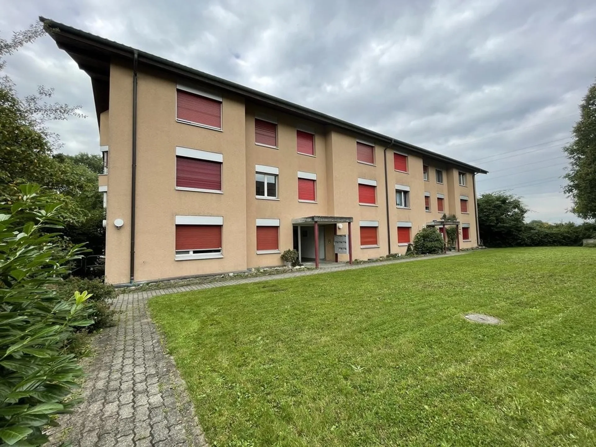 BÖSINGEN (FR) - 4.5 Zimmerwohnung im 1. Stock