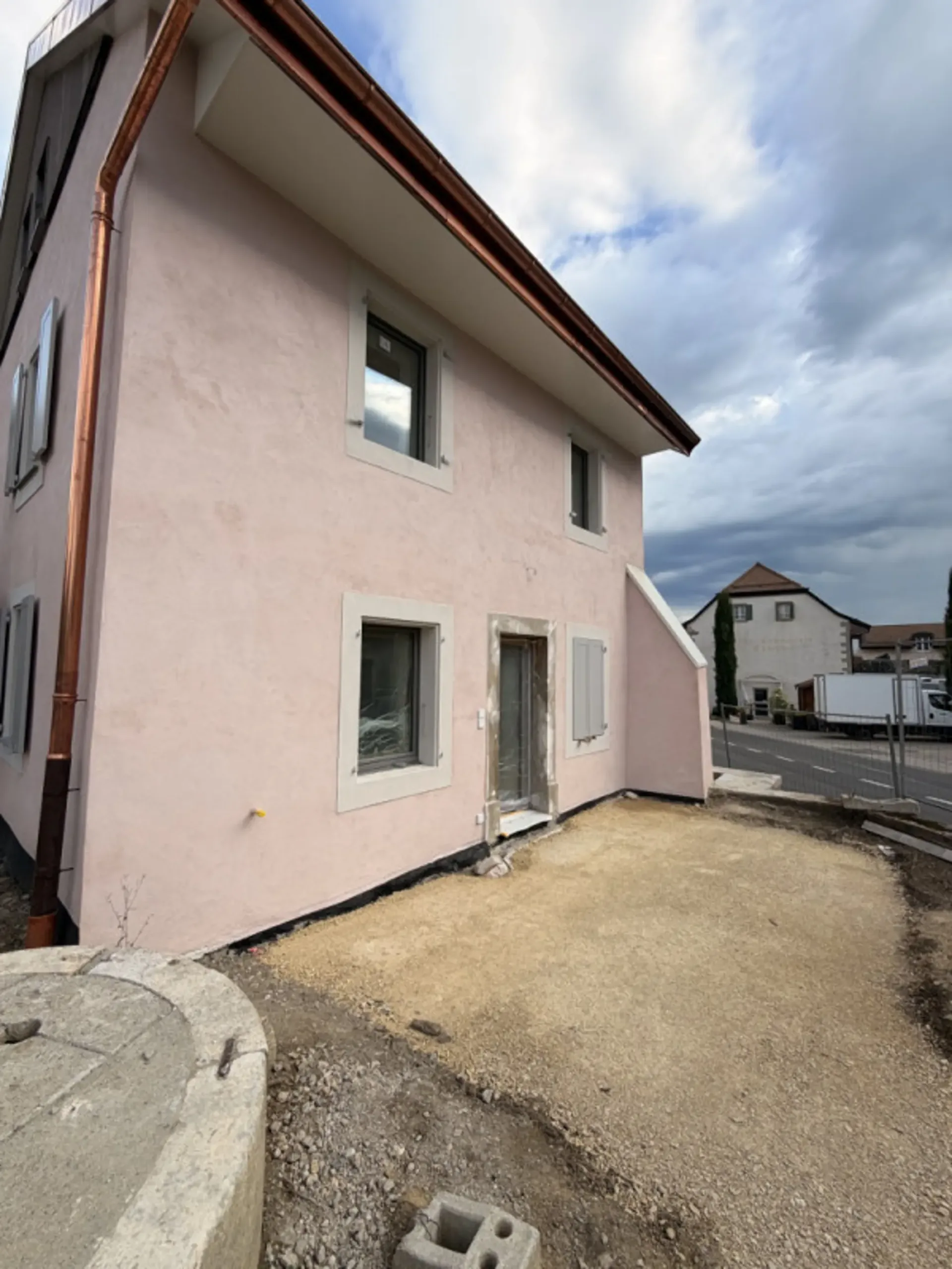 Schönes 3,5-Zimmer-Duplex, komplett renoviert mit privatem Zugang