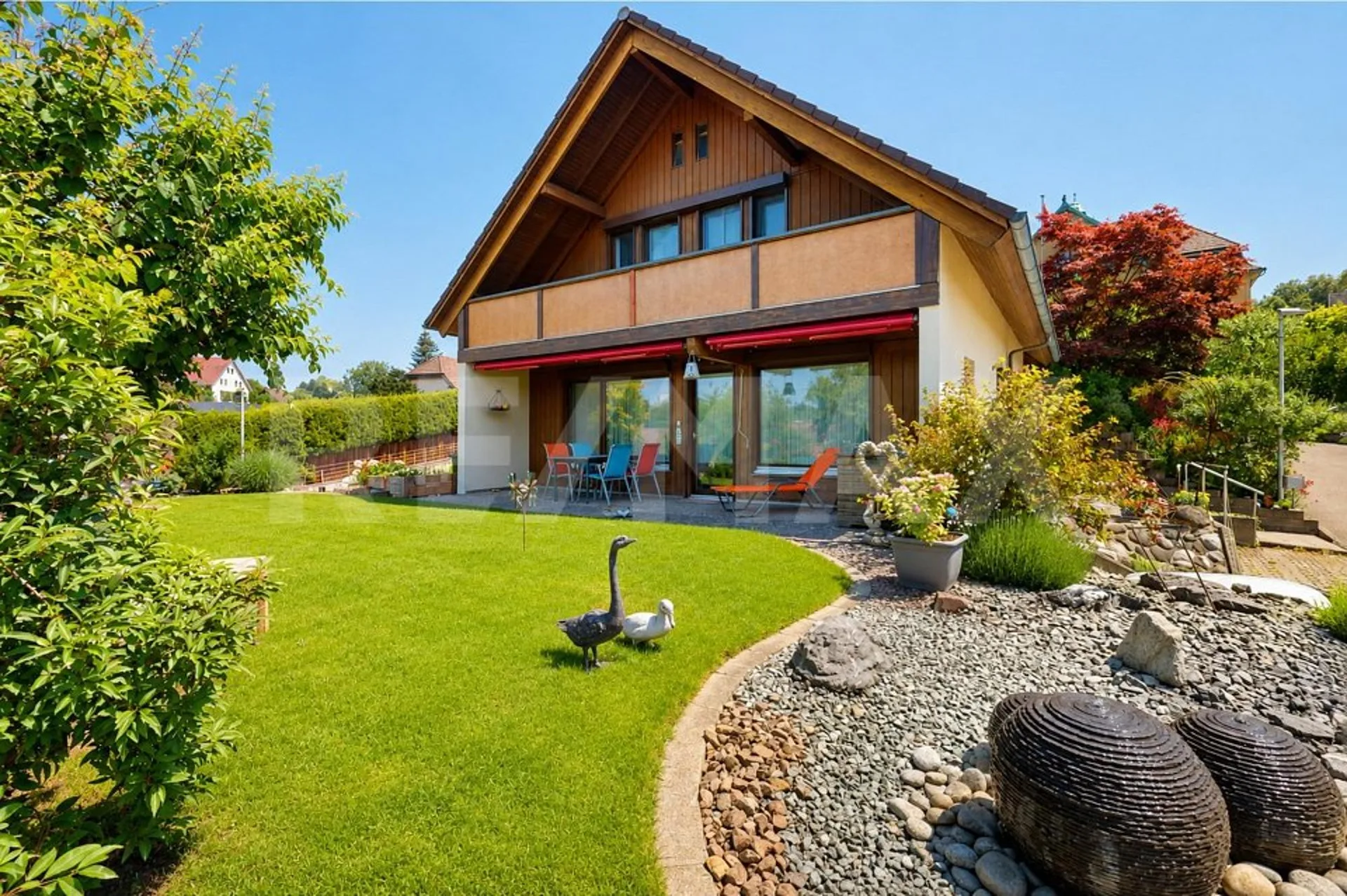 Familienparadies mit sonnigem Traumgarten in Othmarsingen