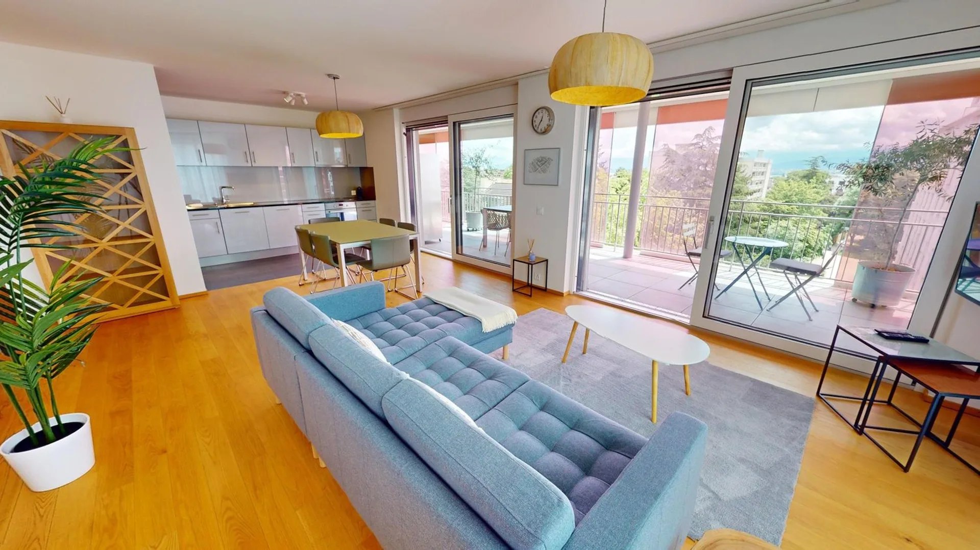Furnished 2-Bed with balcony and parking in Nyon/Appartement 2 chambres avec balcon et parking Nyon
