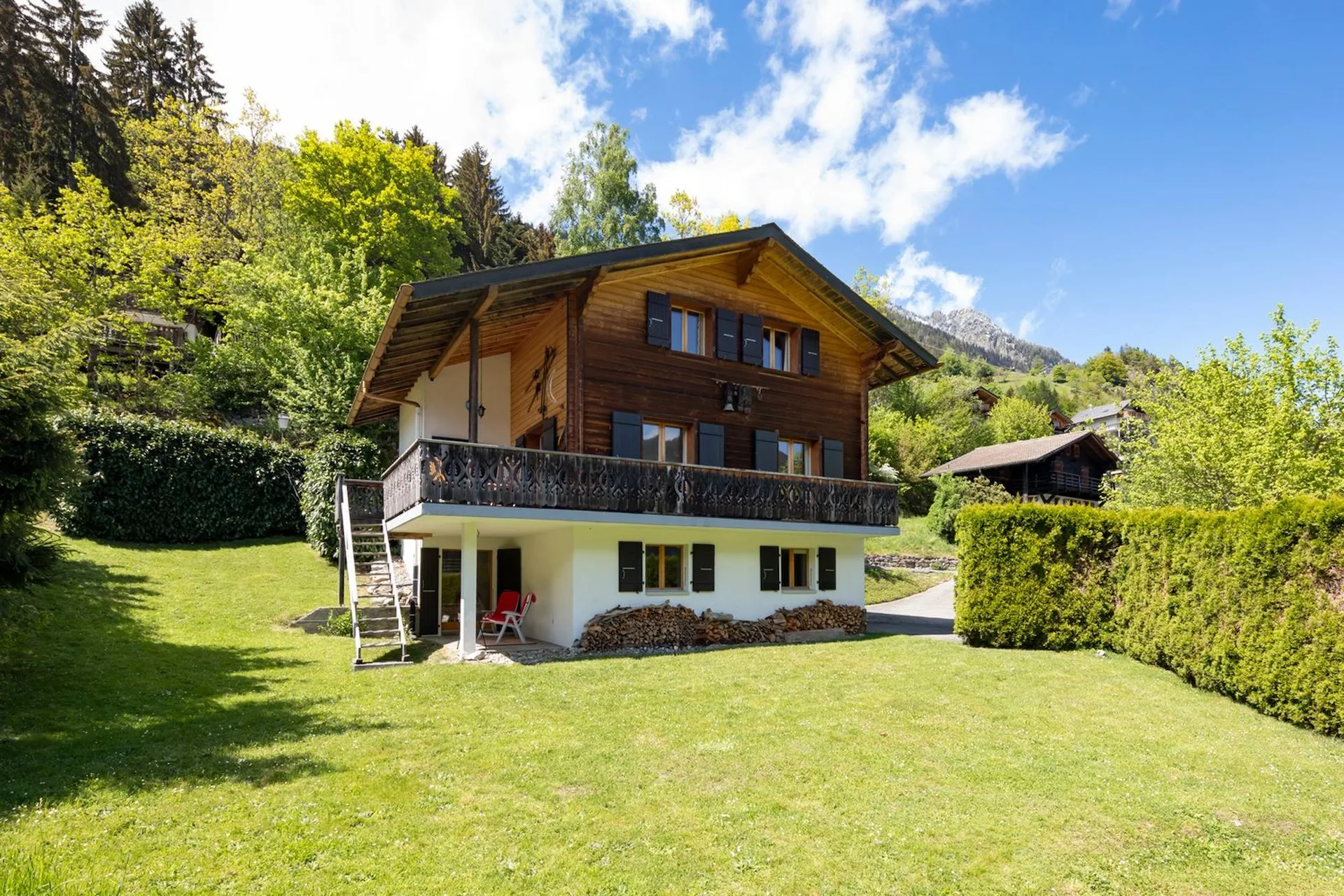 Chalet mit 5 Zimmern, Garage und großem Garten