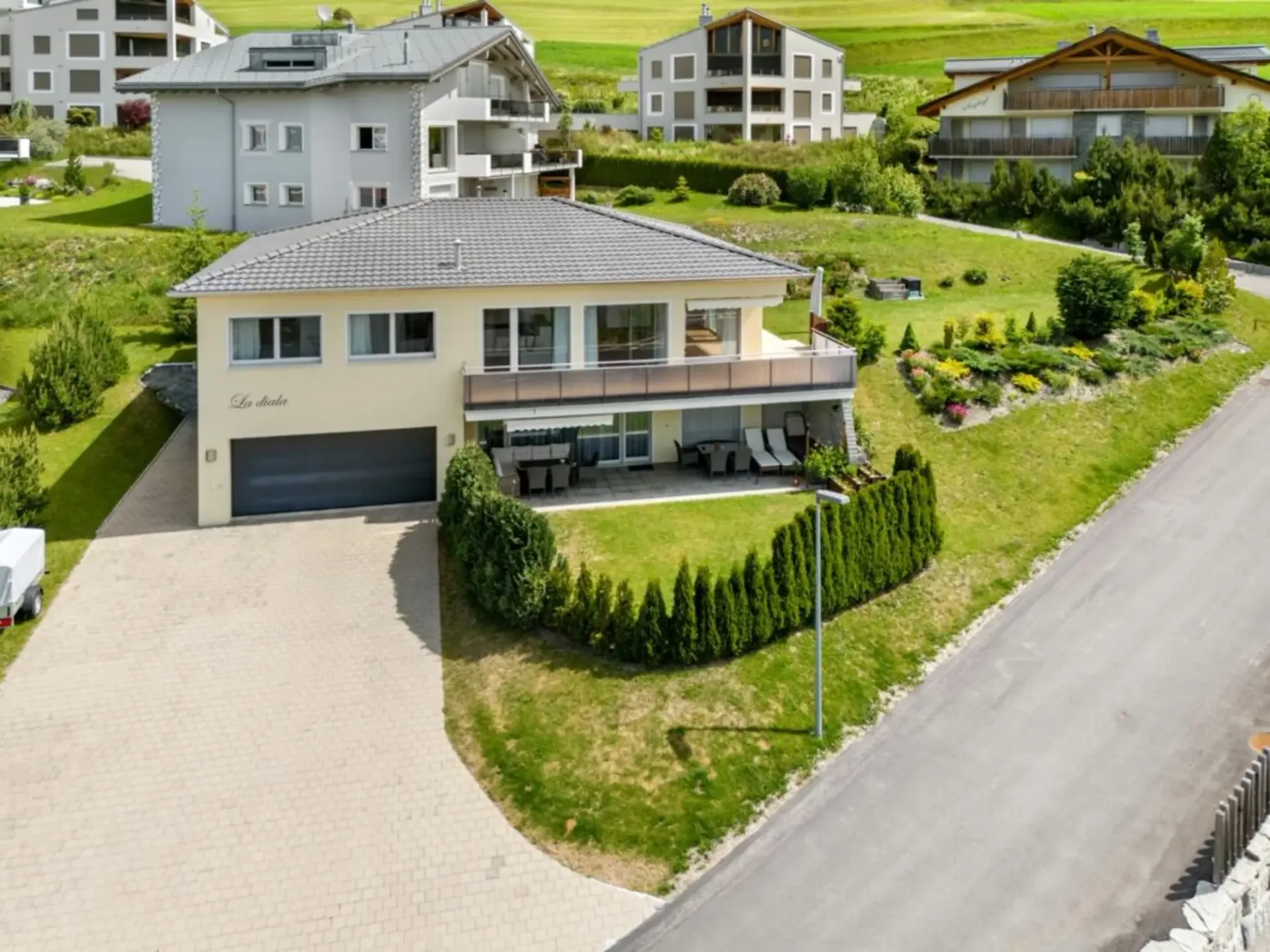 Grosszügige Dachwohnung als Erstwohnsitz