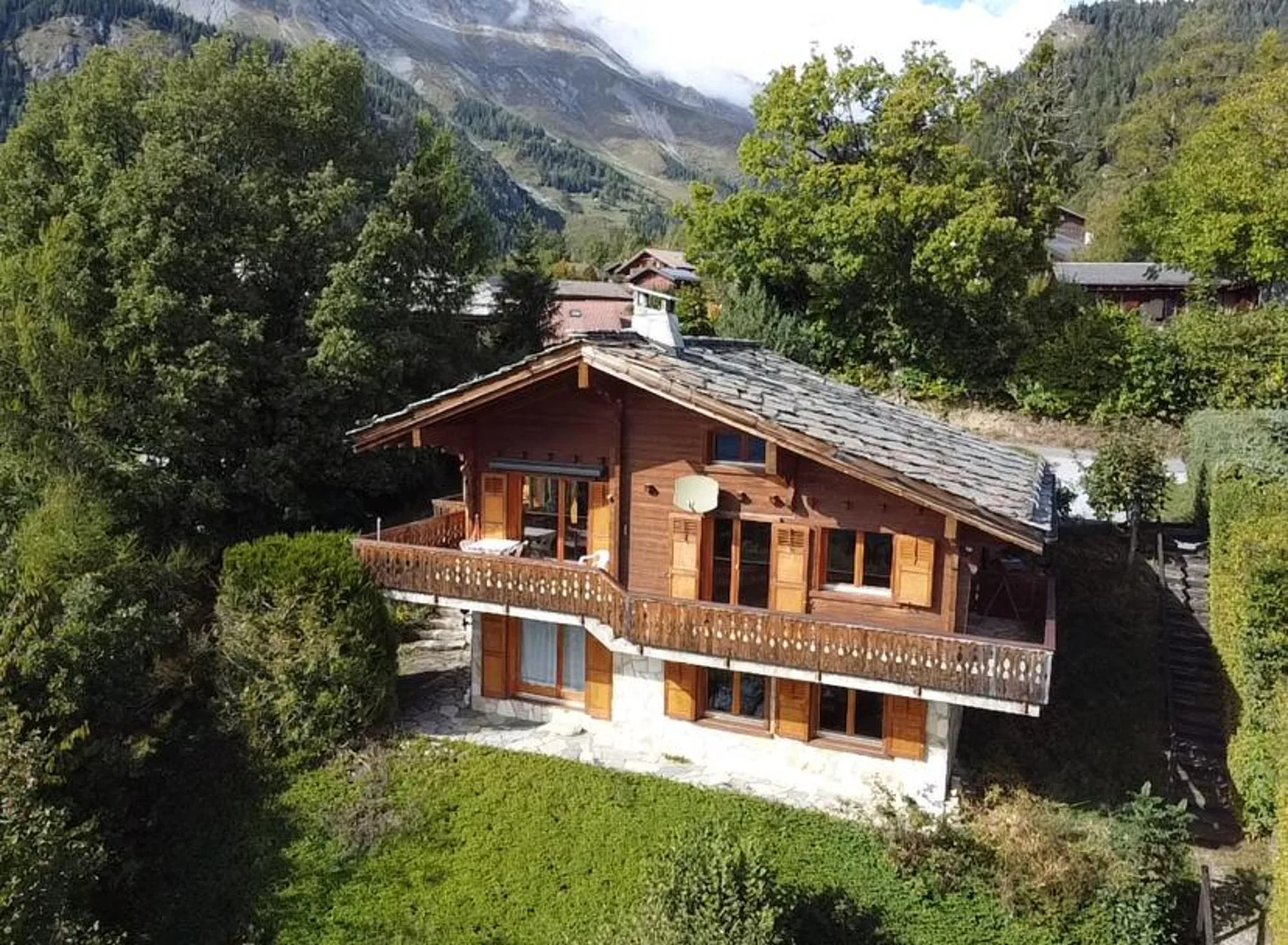 Superbe duplex avec jardin, panorama dégagé et garage, un atout indéniable