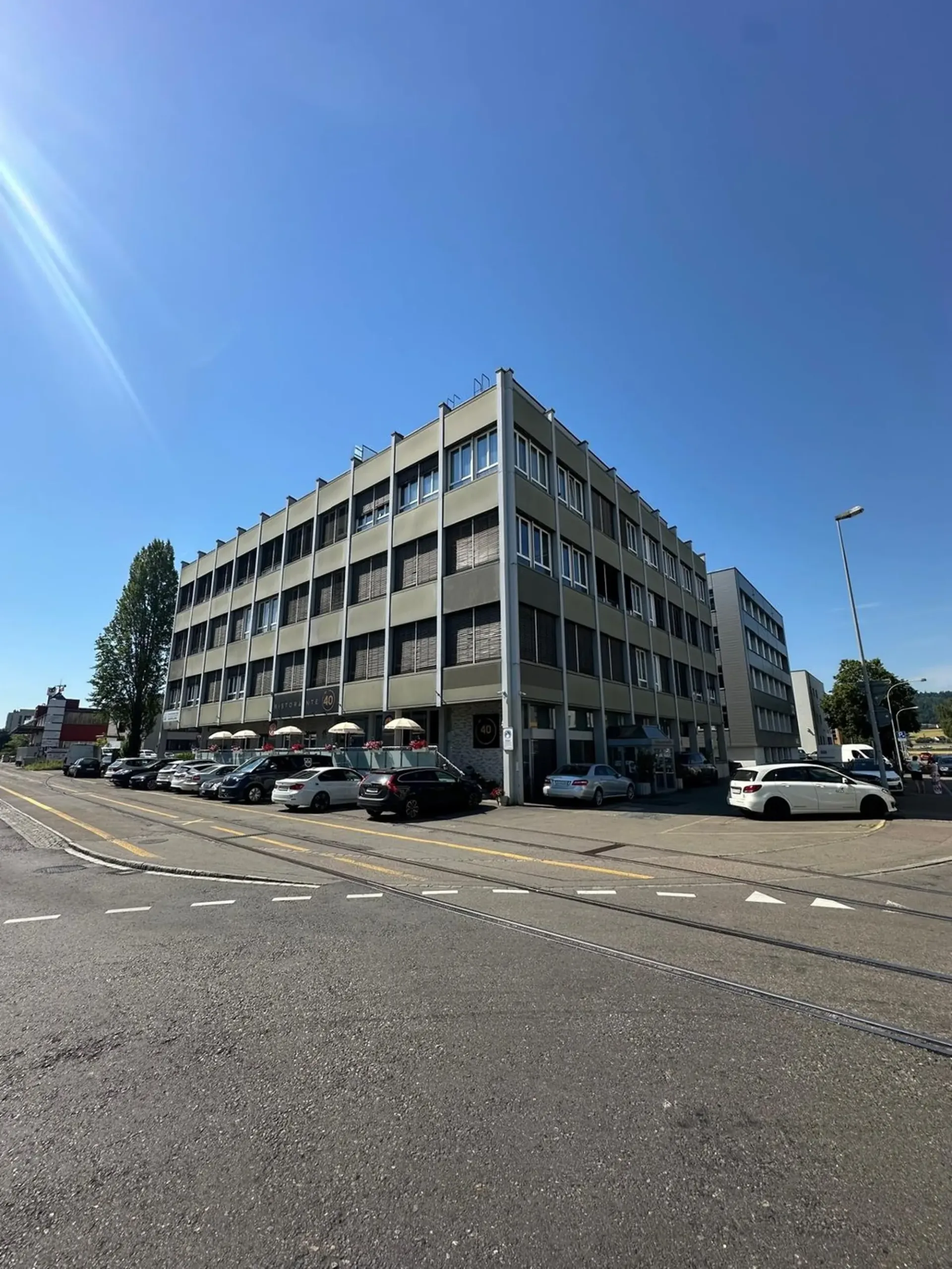 Helle Bürofläche an attraktiver Lage in Regensdorf