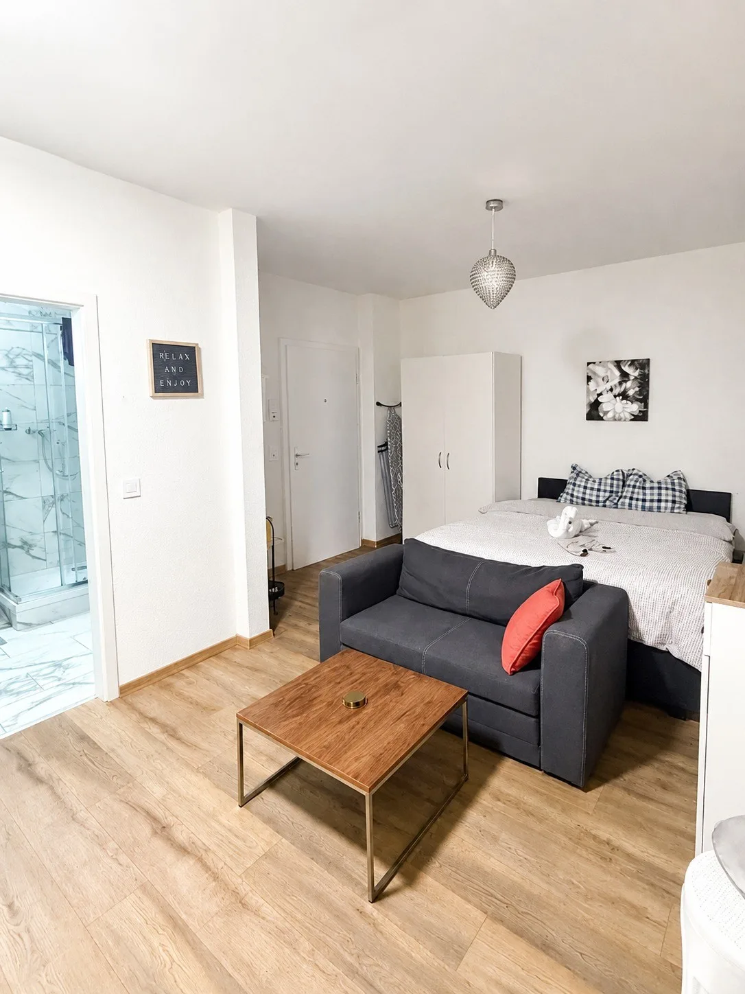🏡 Fully Furnished Studio Room Apartment in Central Zürich Zone 10 - S1