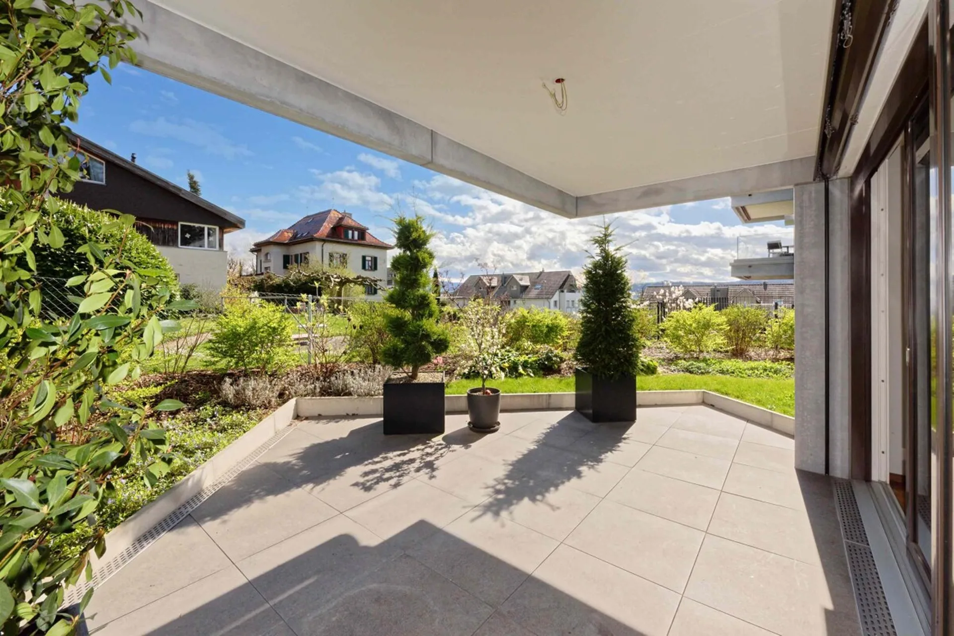 Moderne Gartenwohnung mit hochwertigem Ausbau in Herrliberg