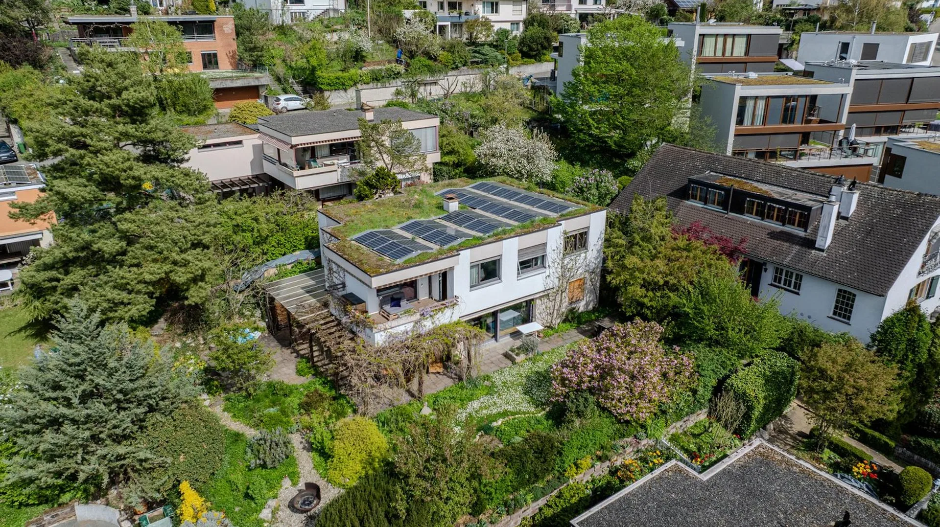 Grosszügiges Einfamilienhaus mit idyllischem Garten an ruhiger Lage