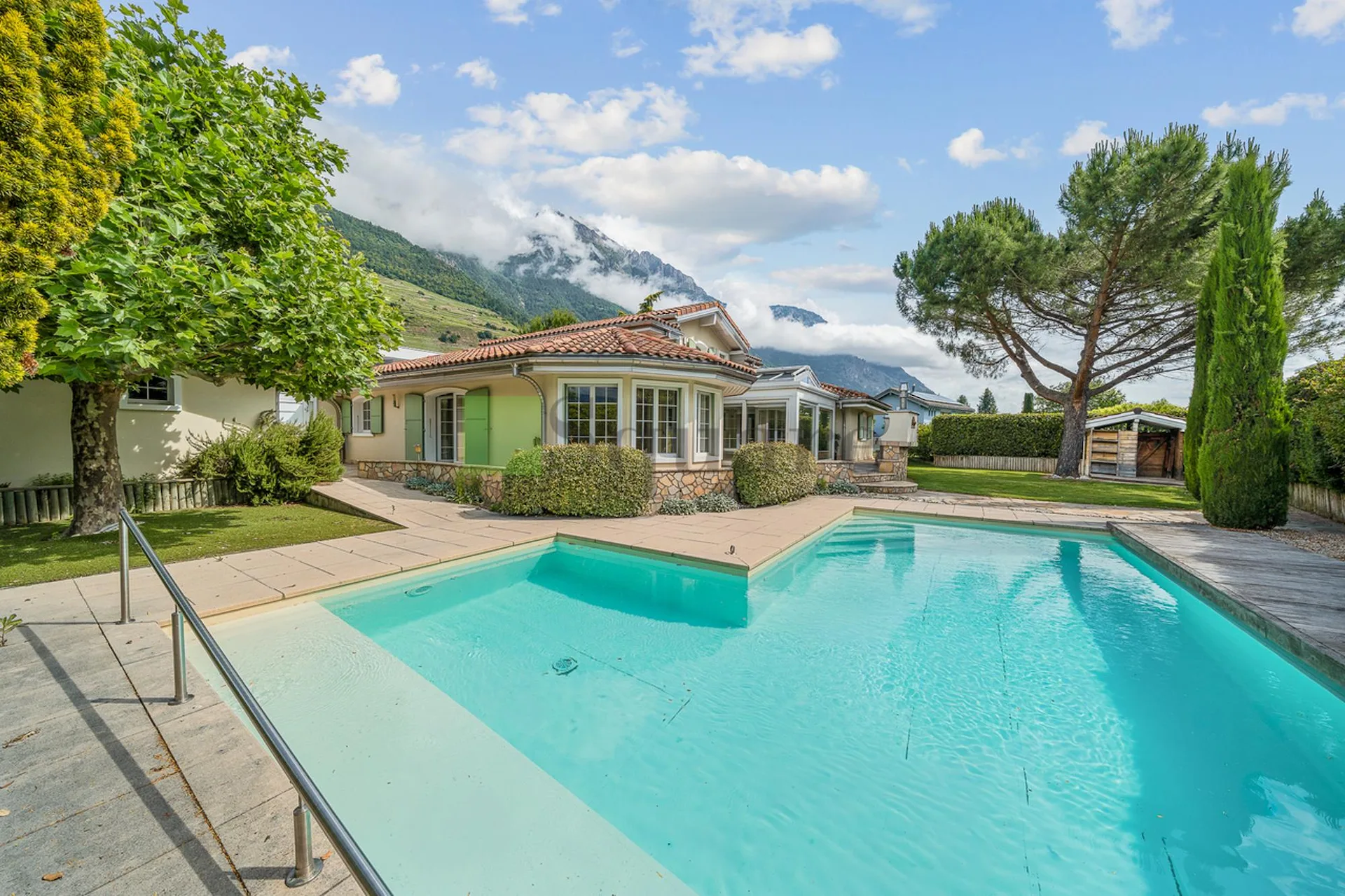 Exklusive provenzalische Villa mit Pool in Fully