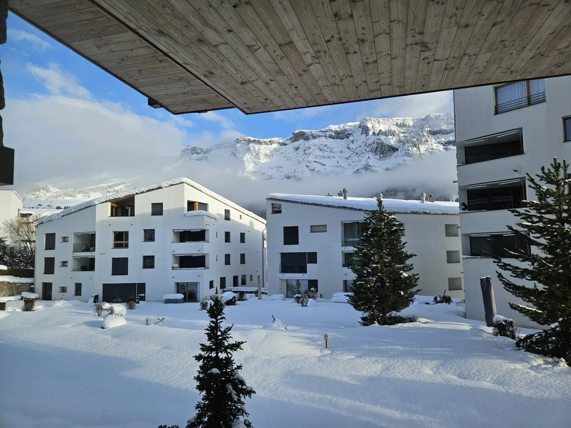 Luxuriöse 3.5-Zimmerwohnung im Hochparterre der exklusiven Resident "The Mountain Suites"