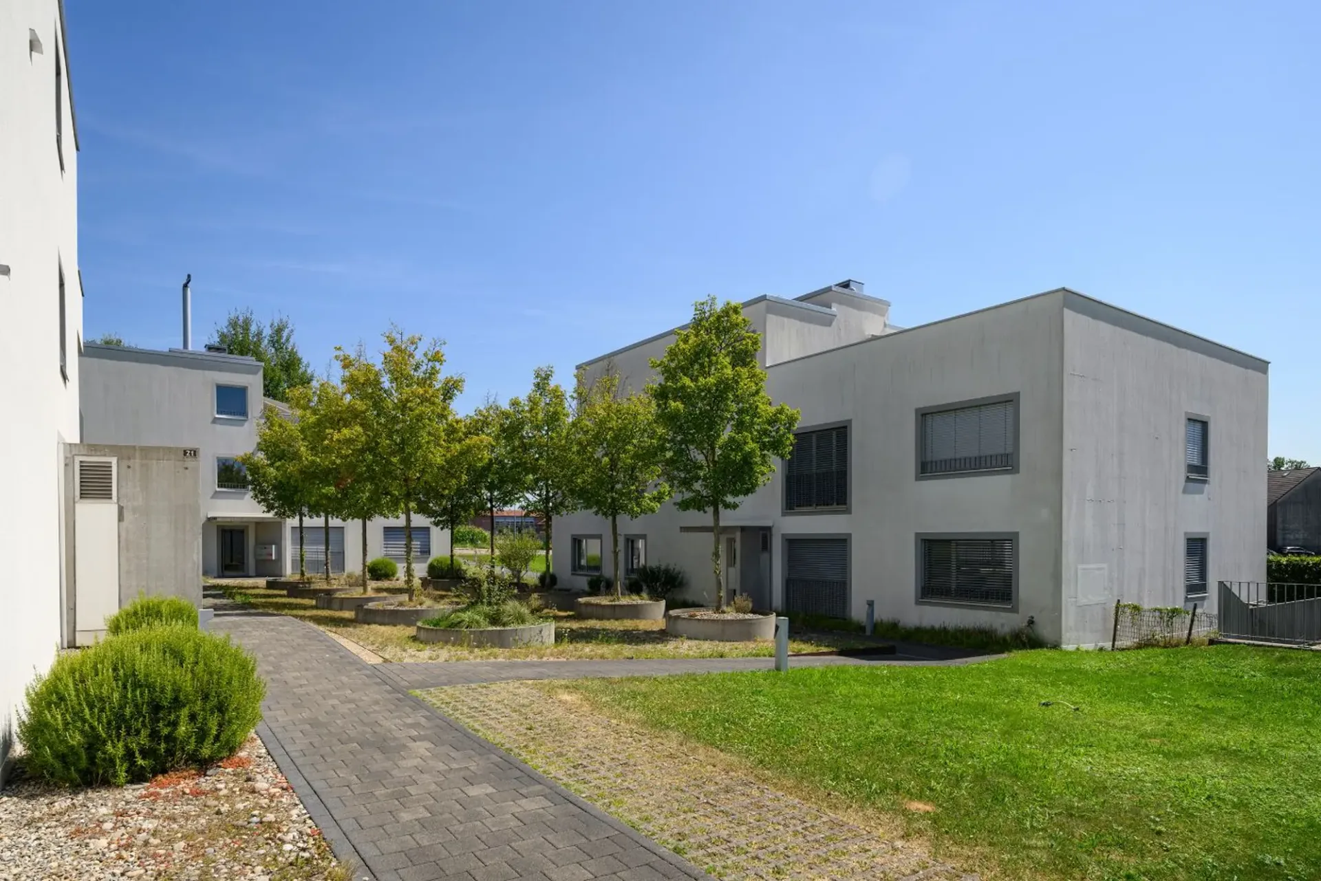 2,5-Zimmerwohnung, 74 m2, 1.OG, in ländlicher Umgebung in Biel-Benken