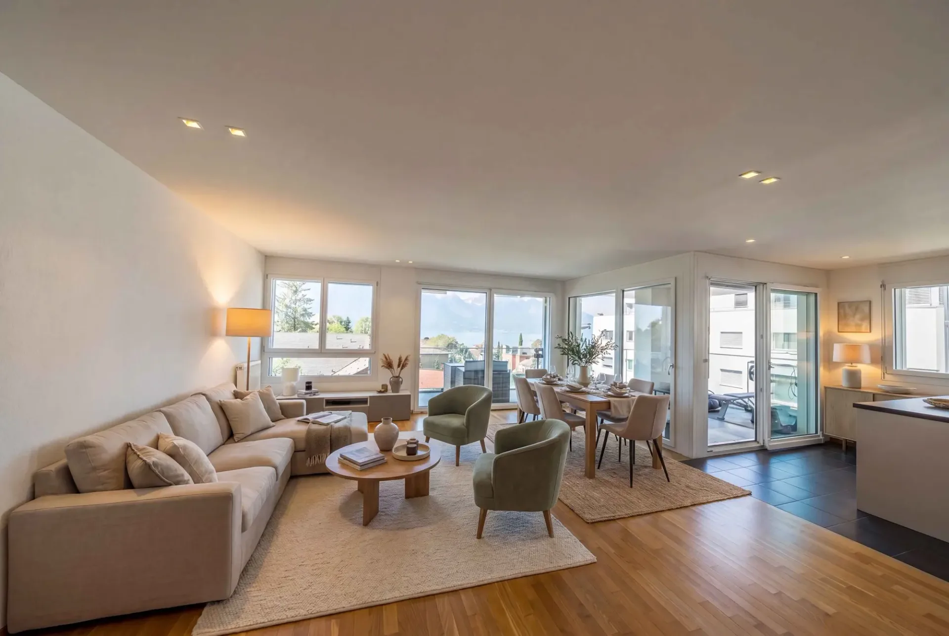 SEE- UND BERGSICHT AN DER RIVIERA - MODERNE 4.5 ZIMMER WOHNUNG
