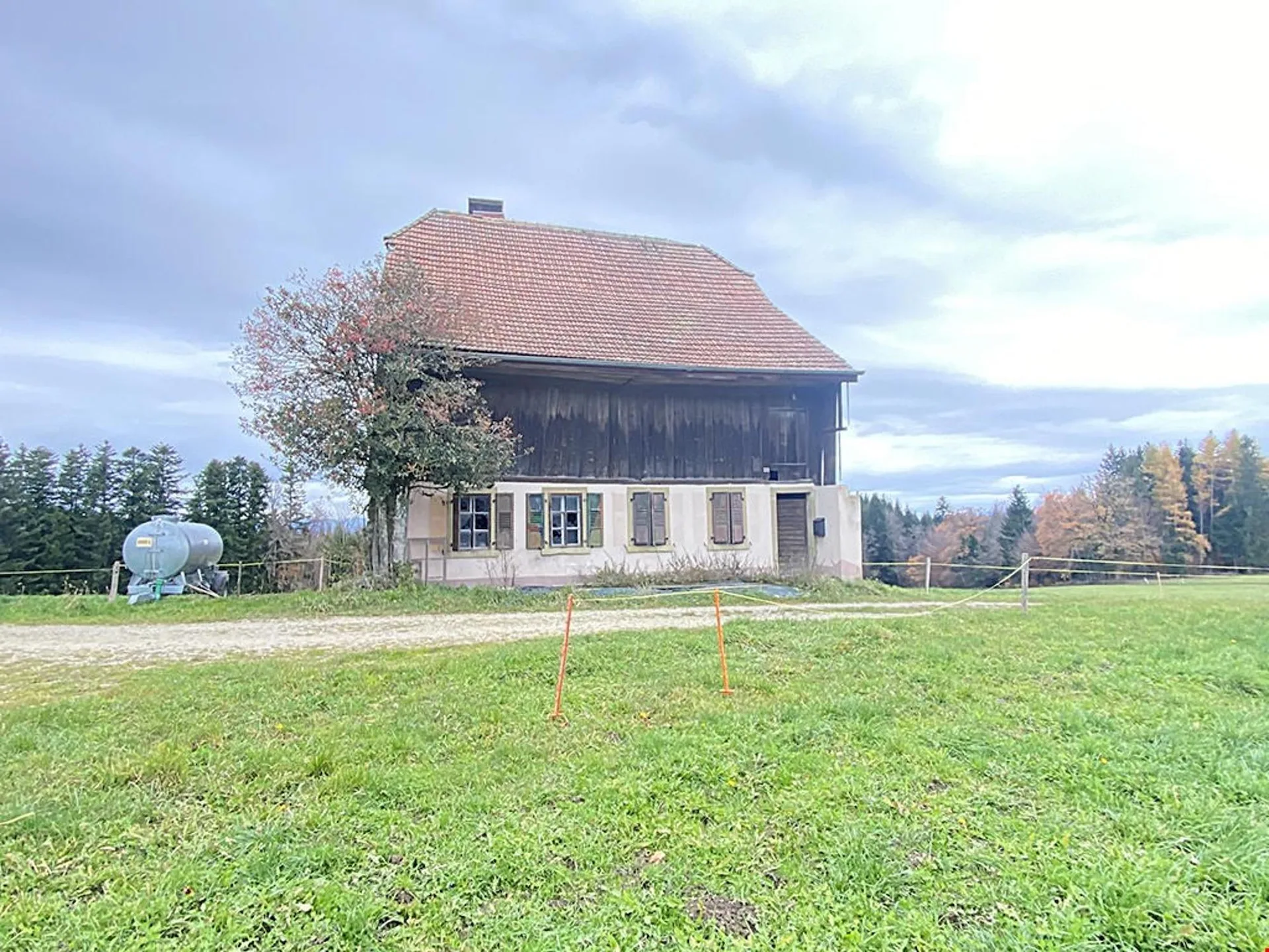 CHÂTONNAYE - FERME AVEC POTENTIEL IMPORTANT - 7.5 PIECES