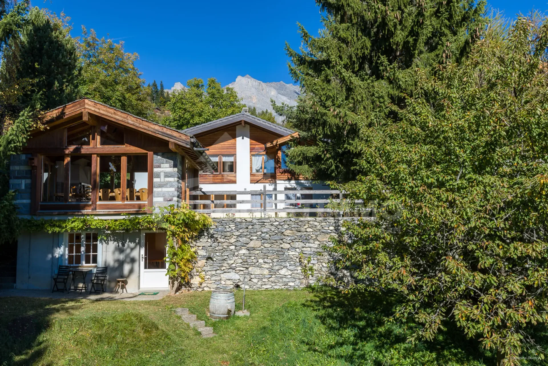 ENSEMBLE IMMOBILIER AVEC TERRAIN CONSTRUCTIBLE EN STATION