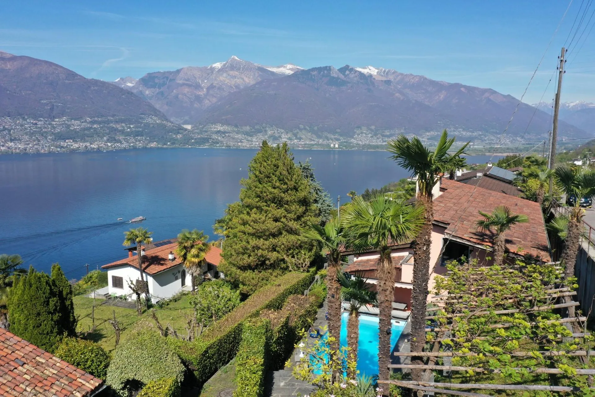 Schönes Einfamilien-/Ferienhaus mit Pool und Sicht auf den Lago Maggiore